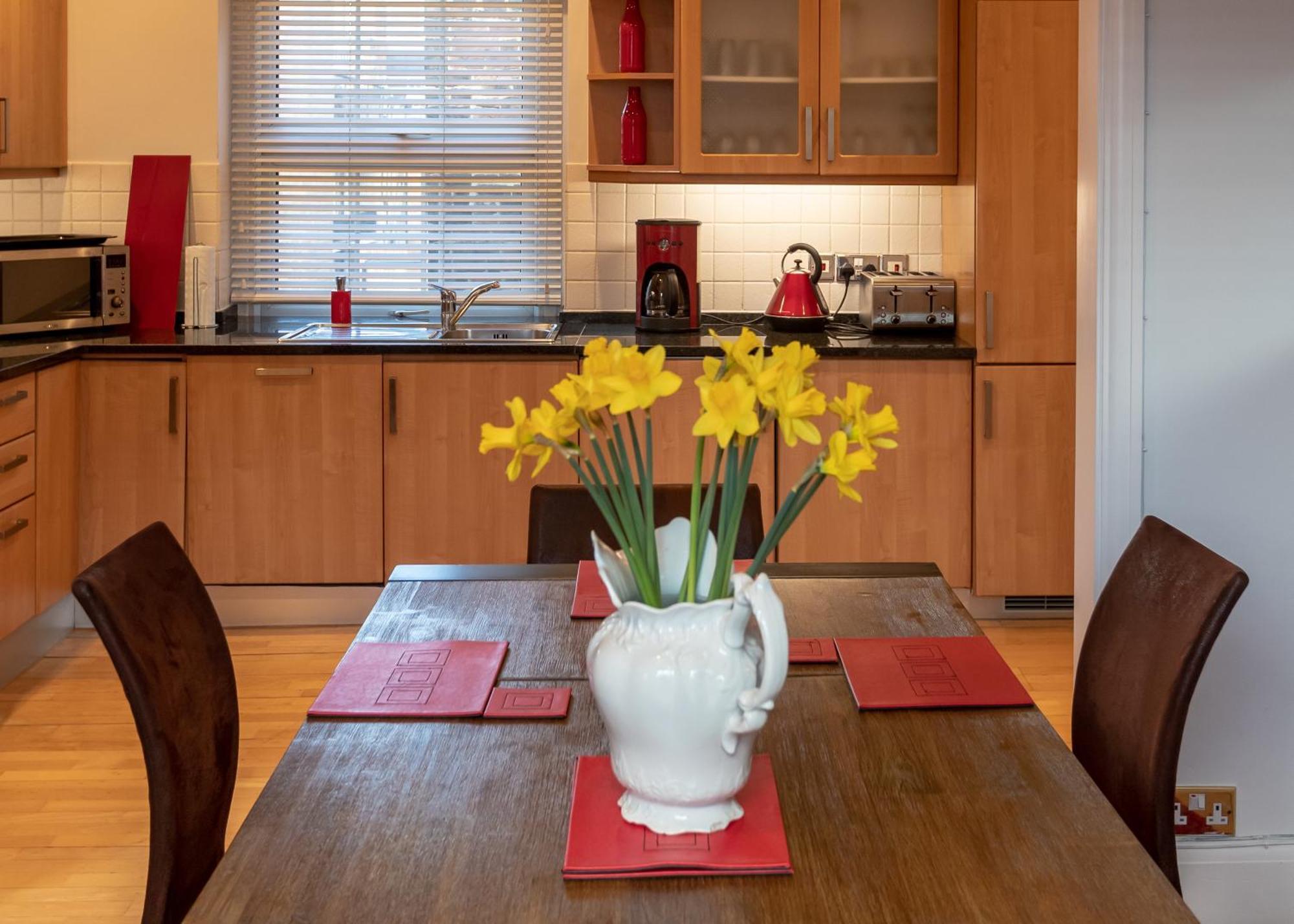The Zenscape - Chic 2 Bedroom In Covent Garden L Sleeps 6 With Sofa Bed L Prime Location Free Wifi L Perfect For Business & Leisure Travelers L 15percent Off Weekly & 20percent Off Monthly Stays! * Londen