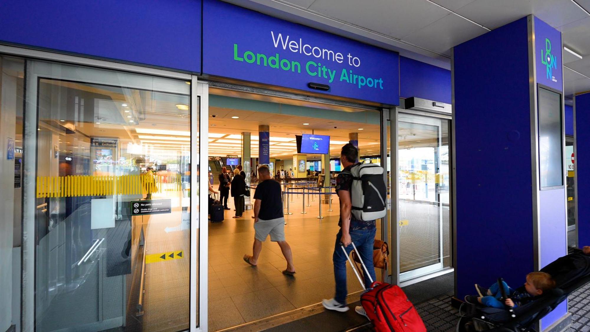 Сasa de vacaciones Barking House Sleeps 11 - Parking - Train Tube - Airport *