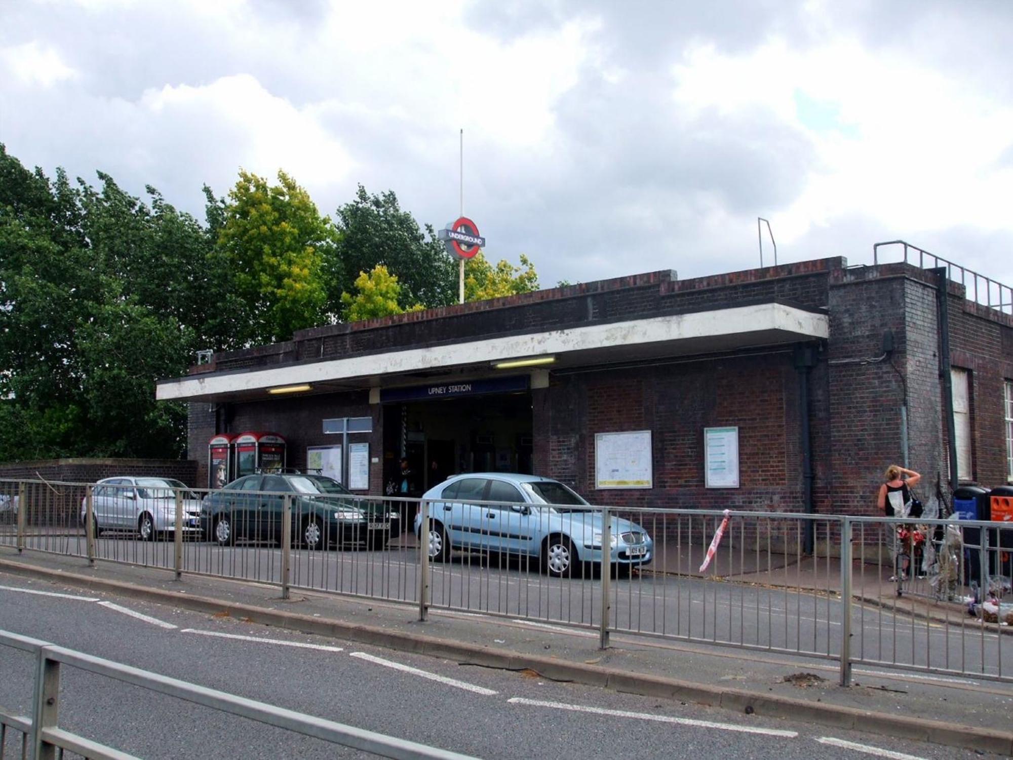 Barking House Sleeps 11 - Parking - Train Tube - Airport Сasa de vacaciones *