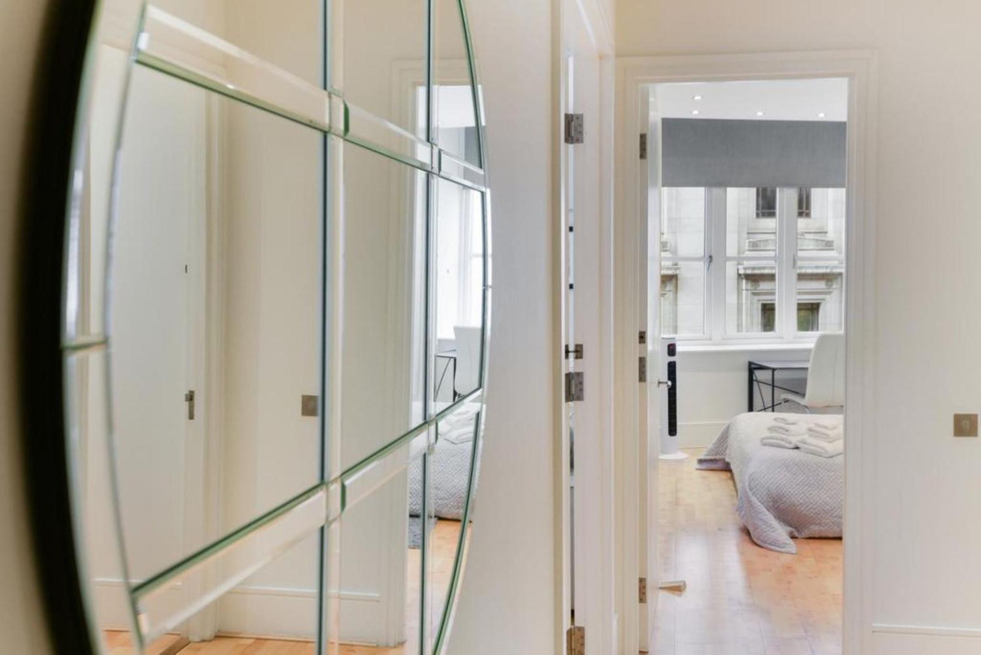 Apartment Best Mayfair Location With 2 Super King Beds London