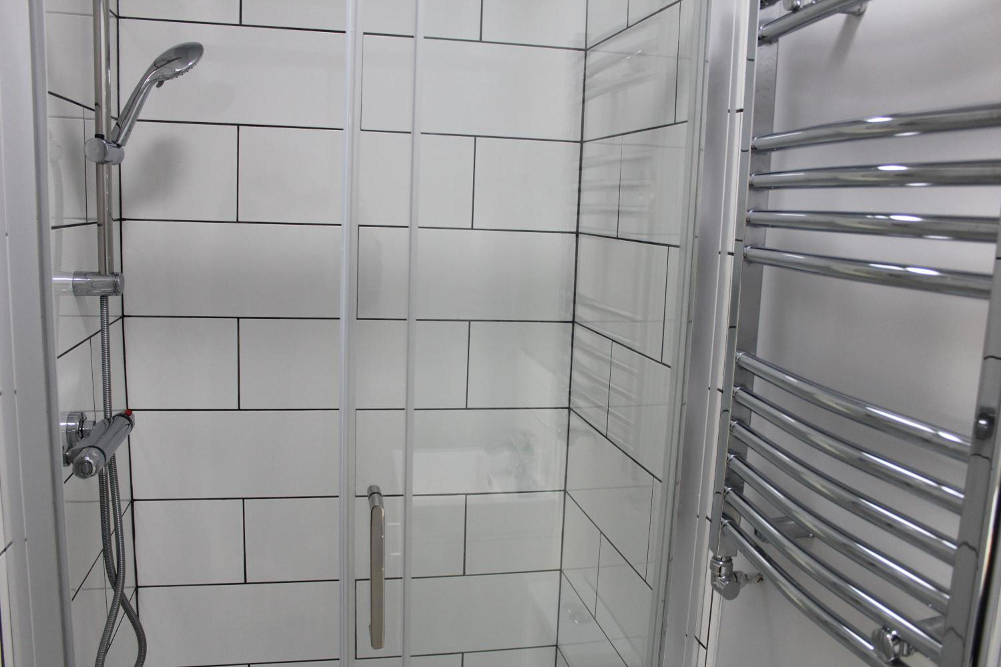 Homestay Private Toilet, 15 Min To London