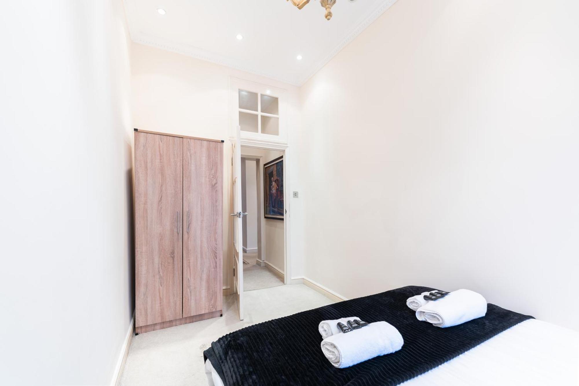 Luxury 4 Bedroom Flat In Sussex Gardens * Londres