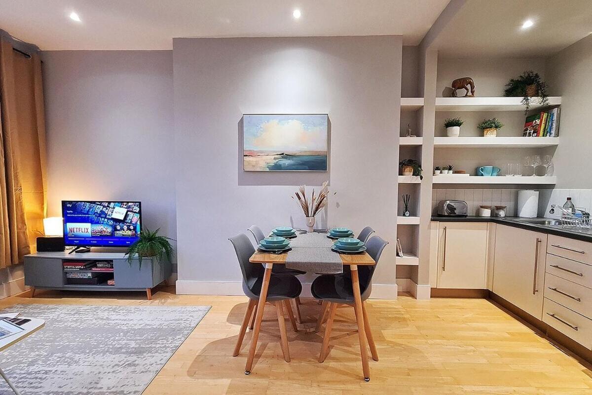 1-bed Apartment, Close To Kensington Olympia With Free Wi-fi & Netflix Appartement Londen