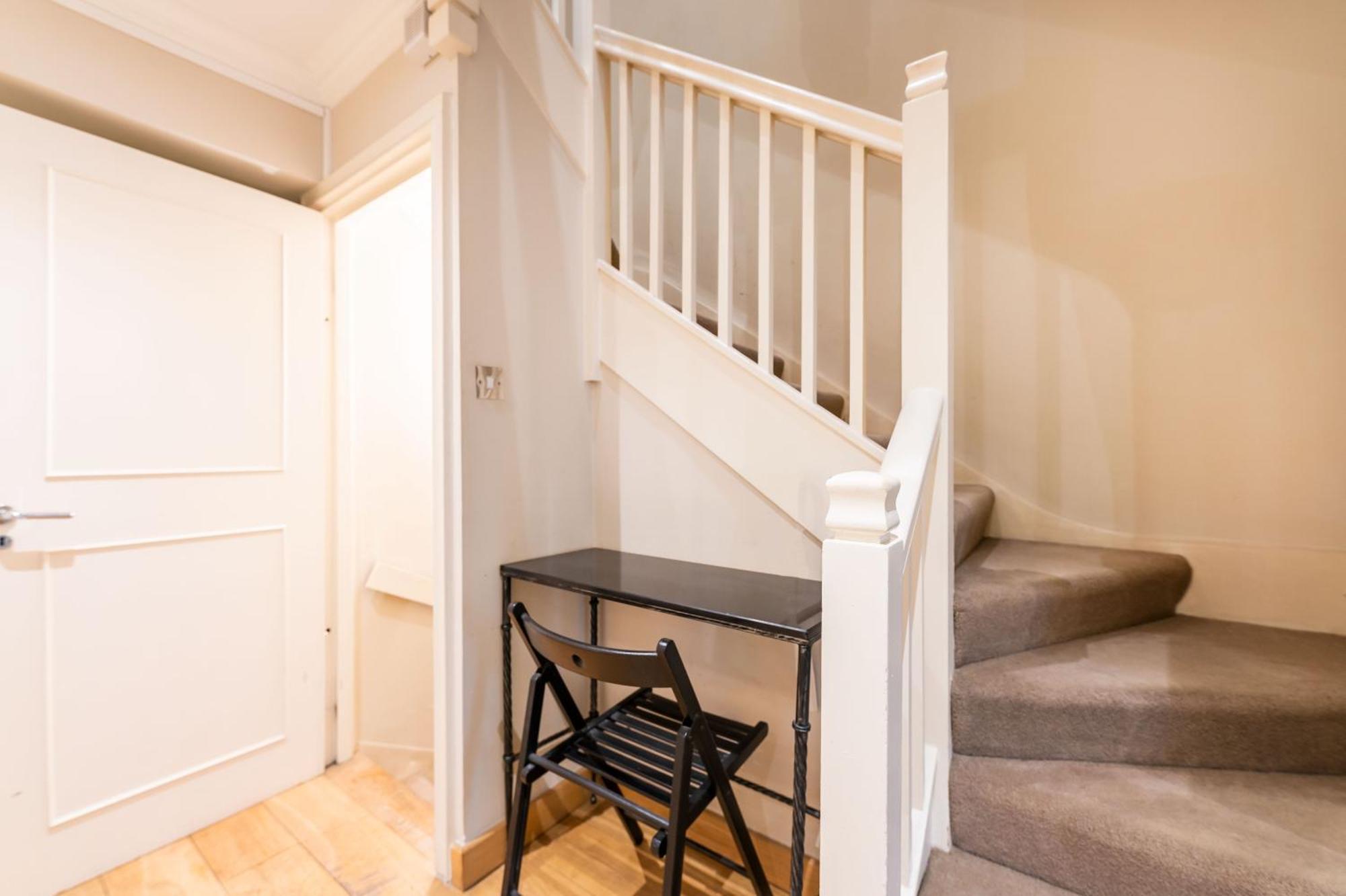 Luxury 6 Bedroom House In Southwick Street Londres
