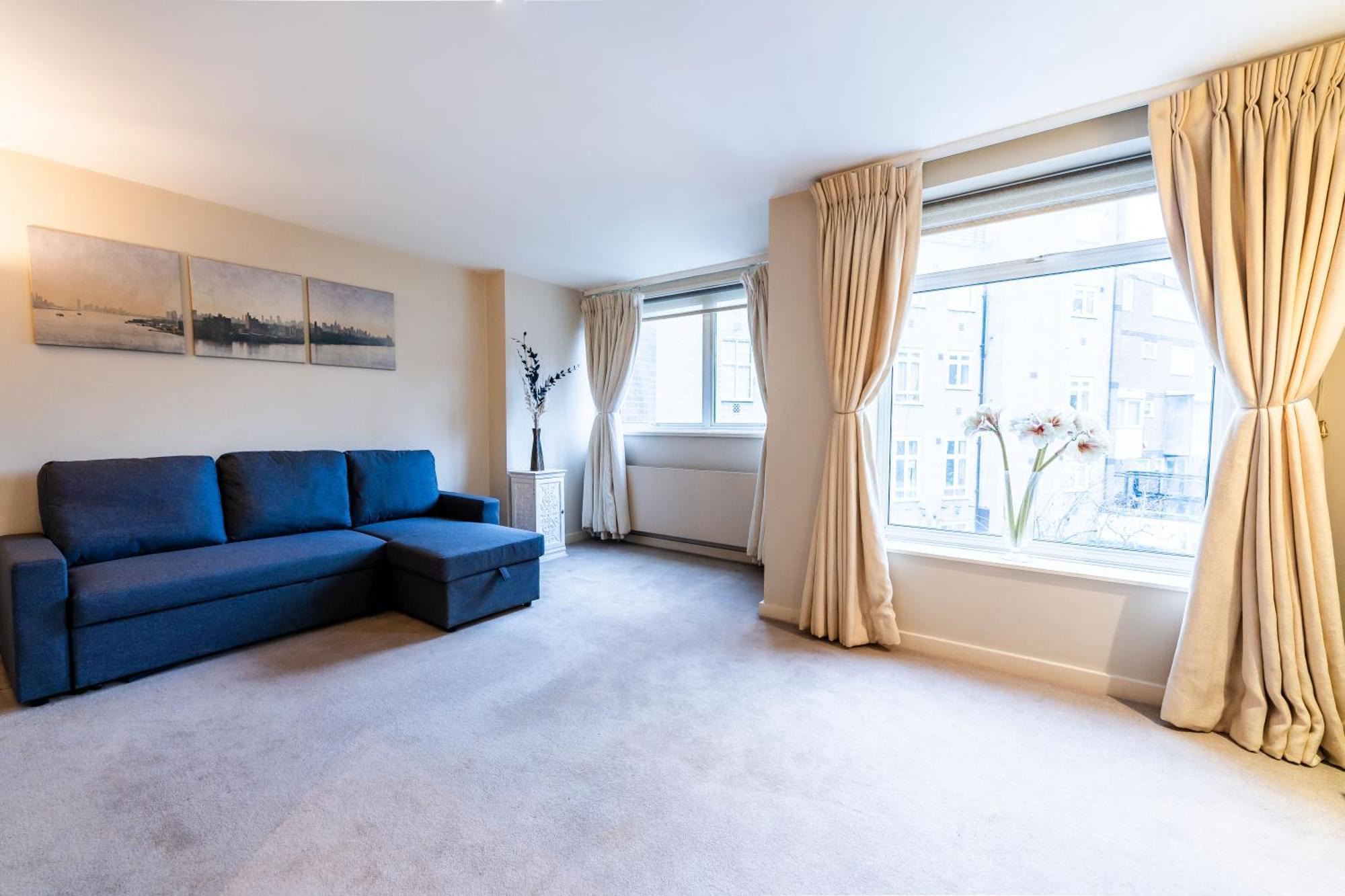 Luxury 6 Bedroom House In Southwick Street *