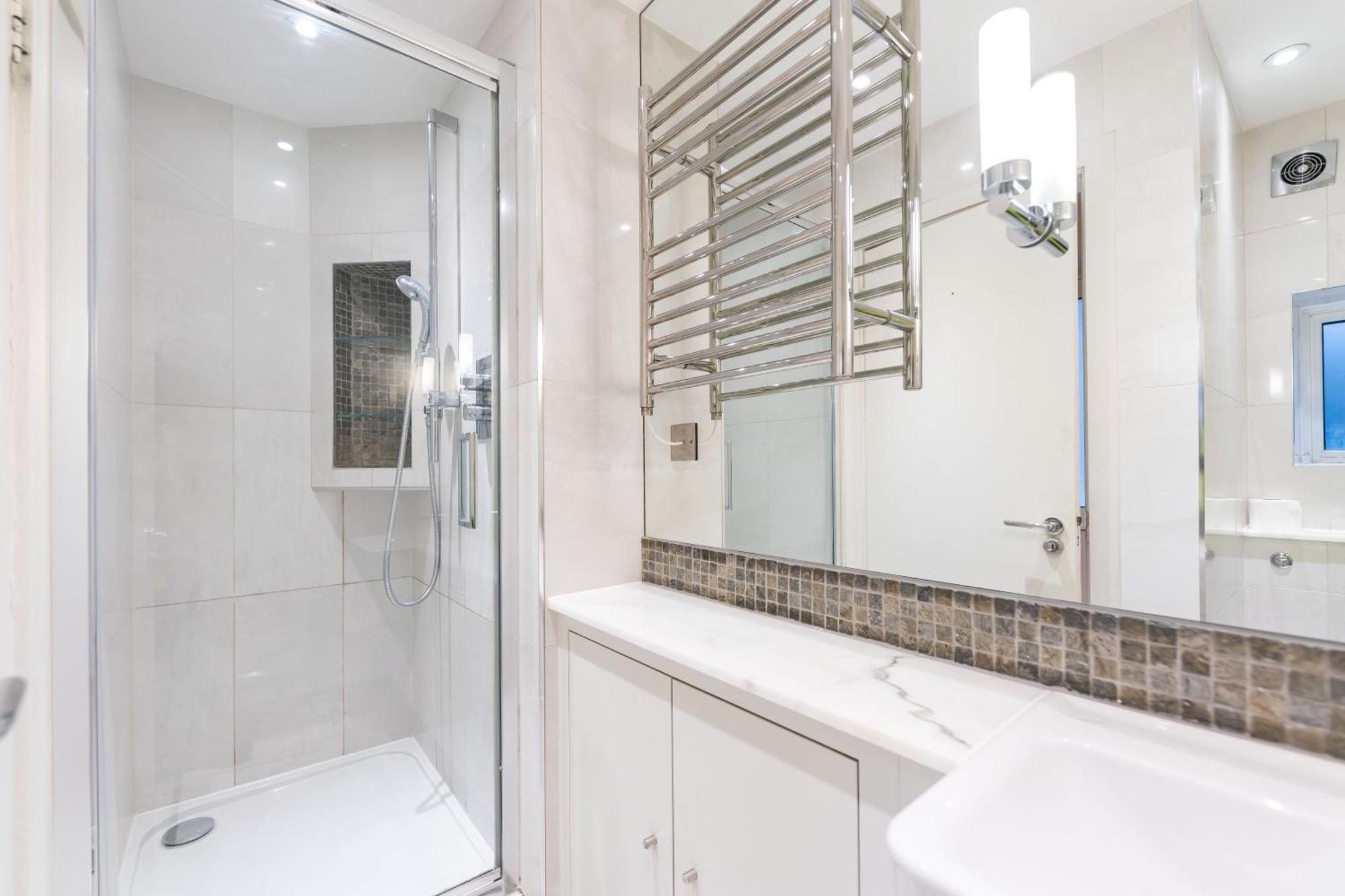 Luxury 6 Bedroom House In Southwick Street Londres