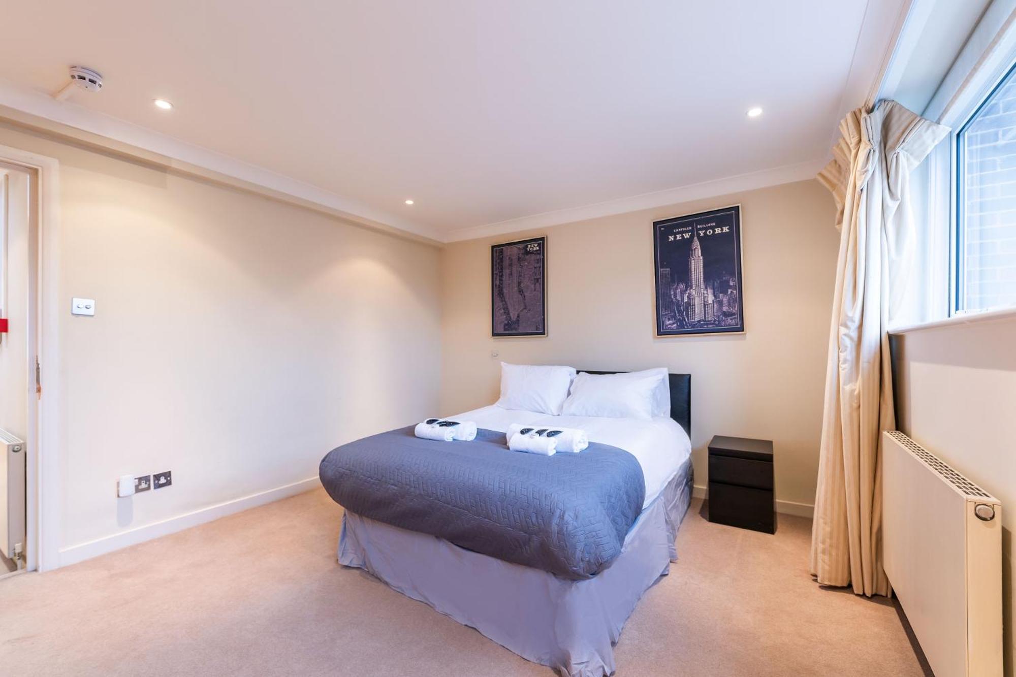 Luxury 6 Bedroom House In Southwick Street * Londres