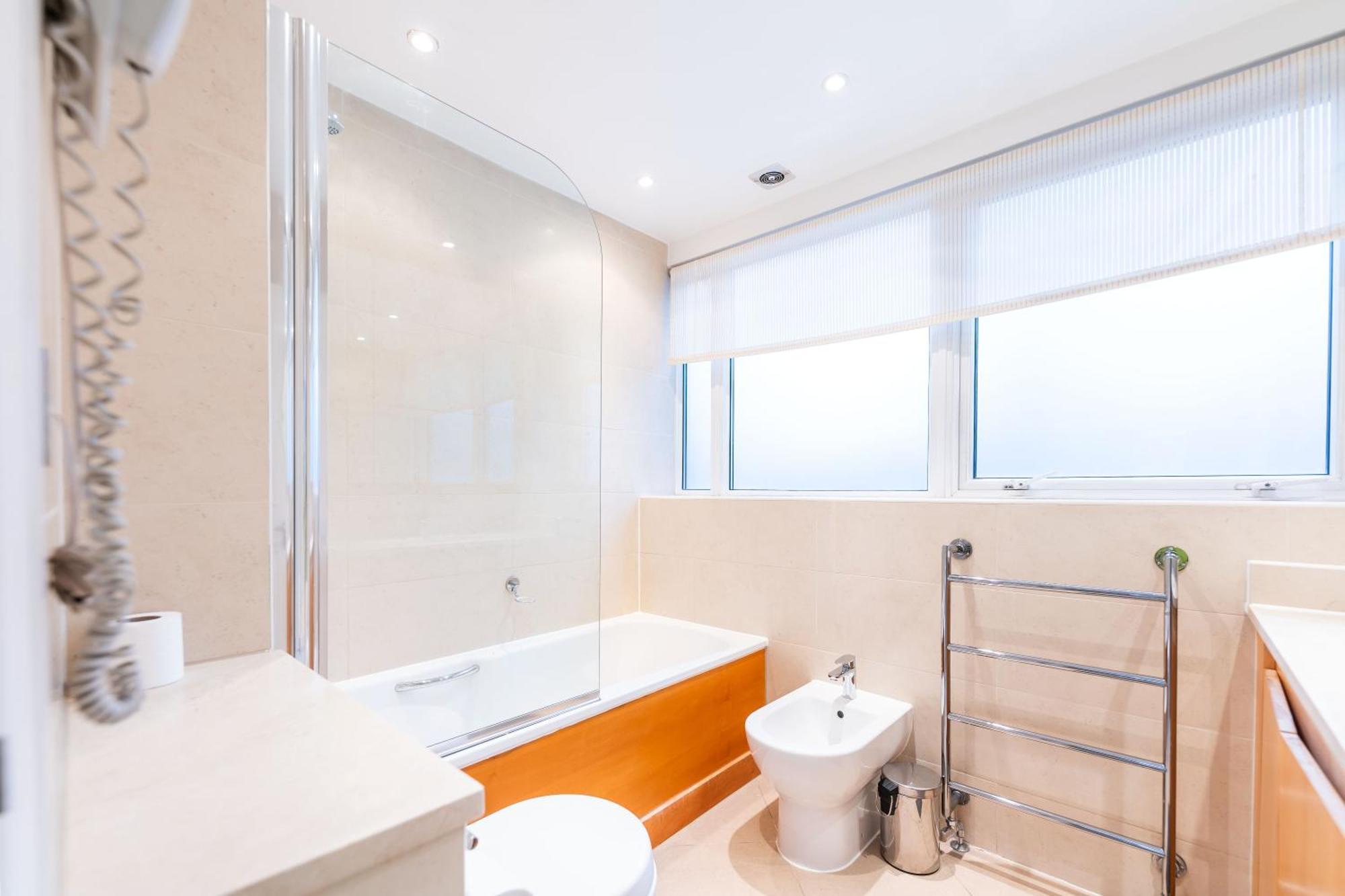 Luxury 6 Bedroom House In Southwick Street Londres