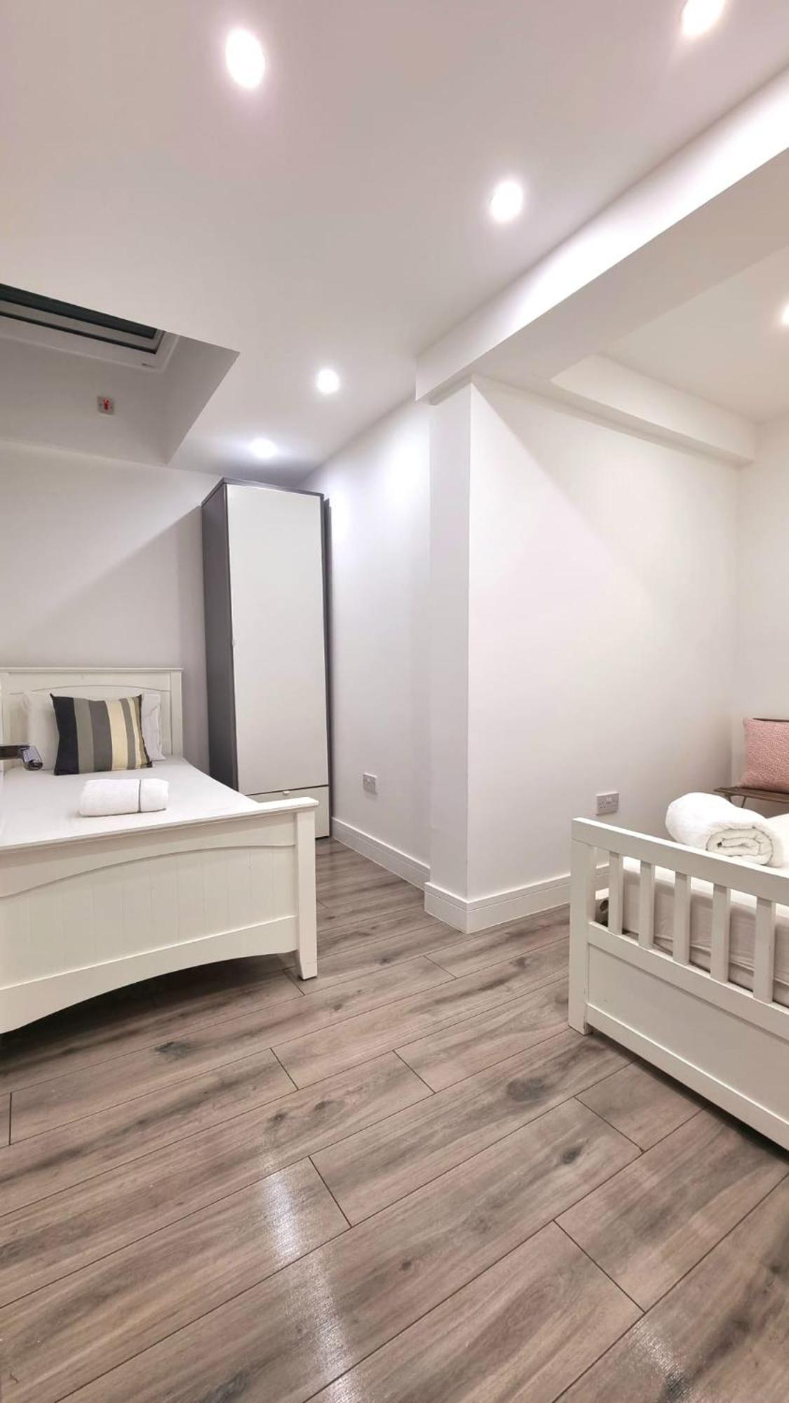 Brand New Flat Close To Turnpike Lane Tube Station Londres