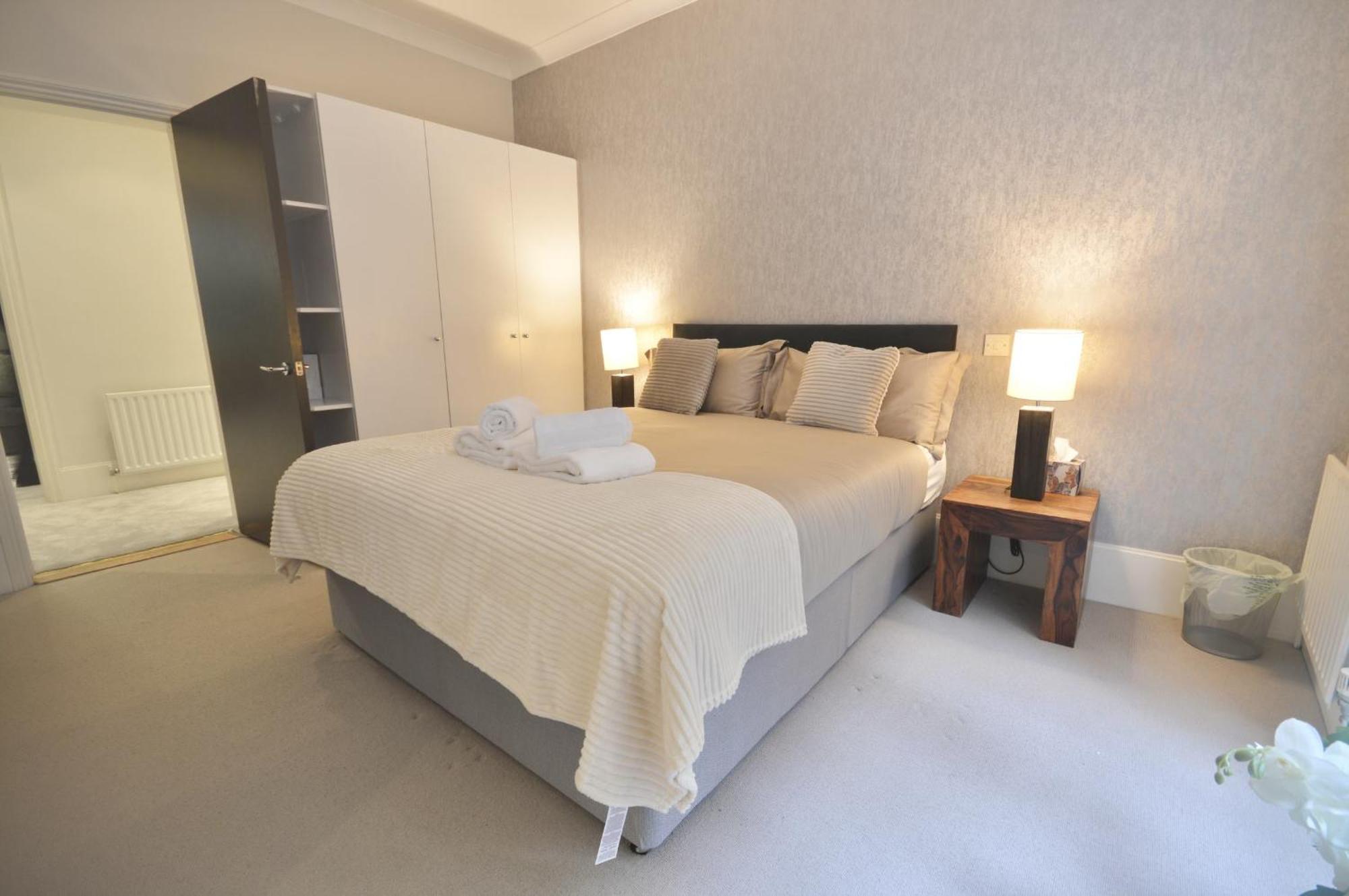 Kensington Apartment, Breakfast, 2 Baths Appartement