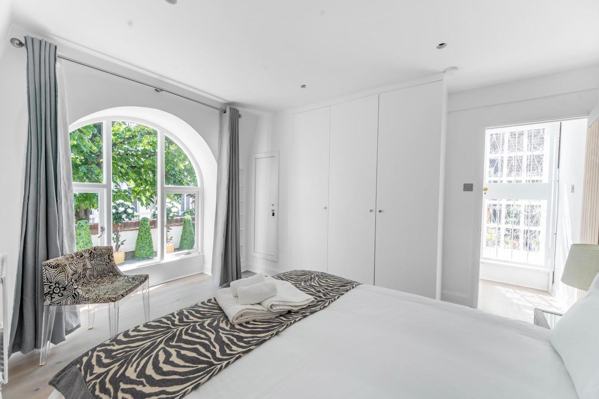Hébergement de vacances Townhouse Moments From Hyde Park & Notting Hill - Free Luggage Storage Nearby And In Unit Washing Machine & Dryer *
