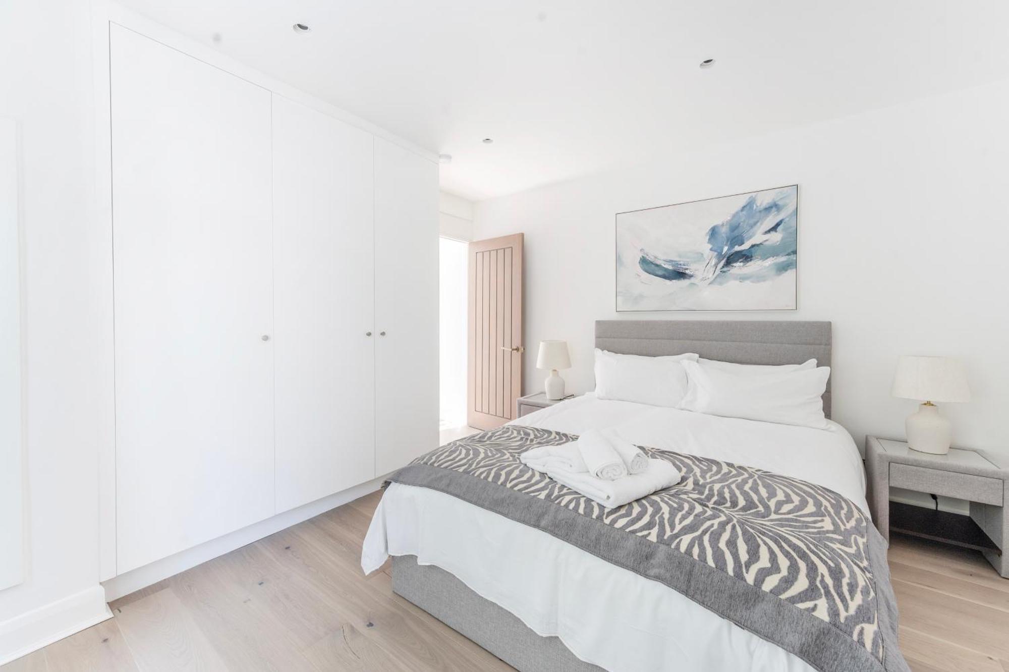 Townhouse Moments From Hyde Park & Notting Hill - Free Luggage Storage Nearby And In Unit Washing Machine & Dryer *