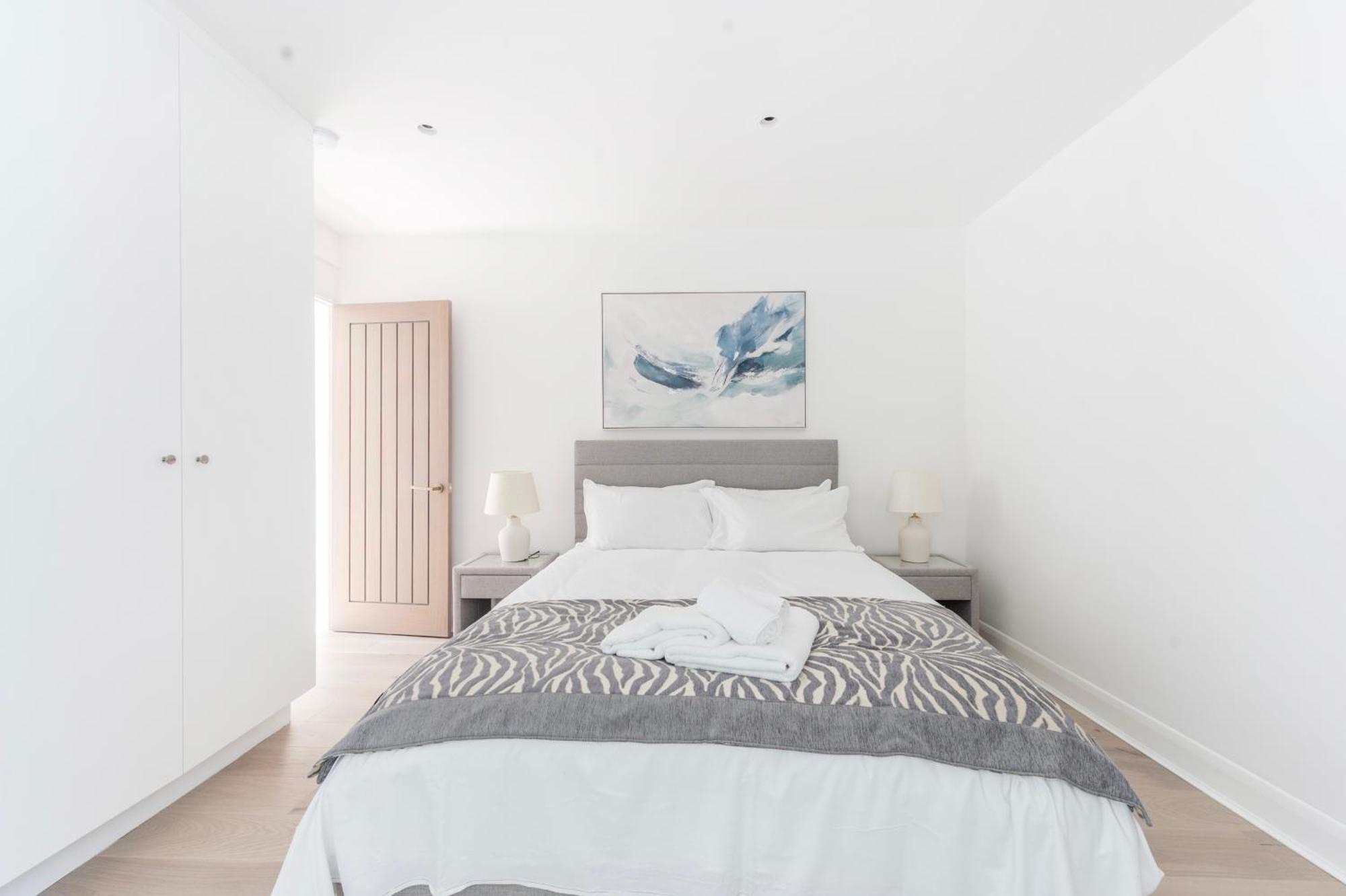 Townhouse Moments From Hyde Park & Notting Hill - Free Luggage Storage Nearby And In Unit Washing Machine & Dryer