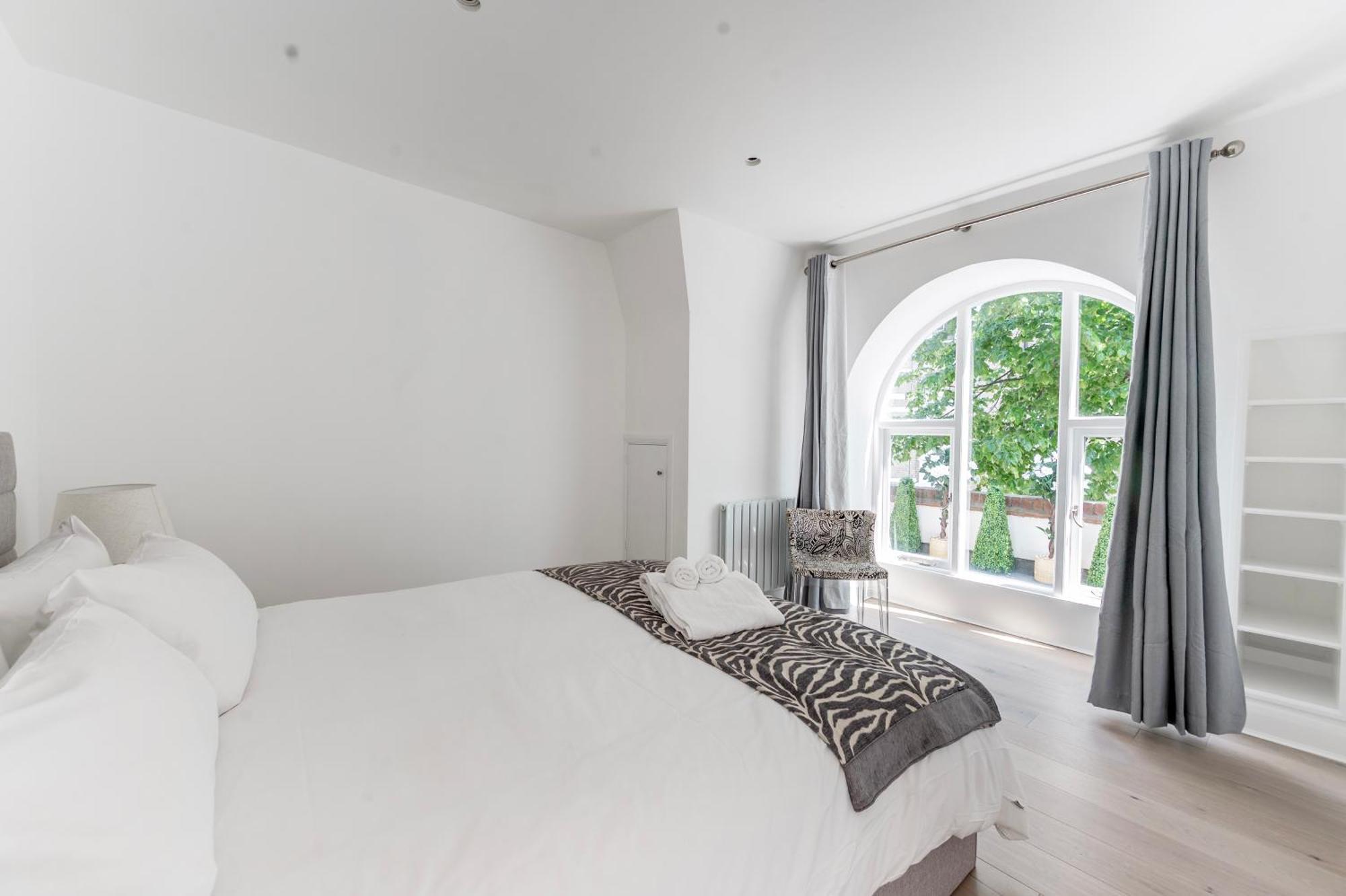 Hébergement de vacances Townhouse Moments From Hyde Park & Notting Hill - Free Luggage Storage Nearby And In Unit Washing Machine & Dryer Londres