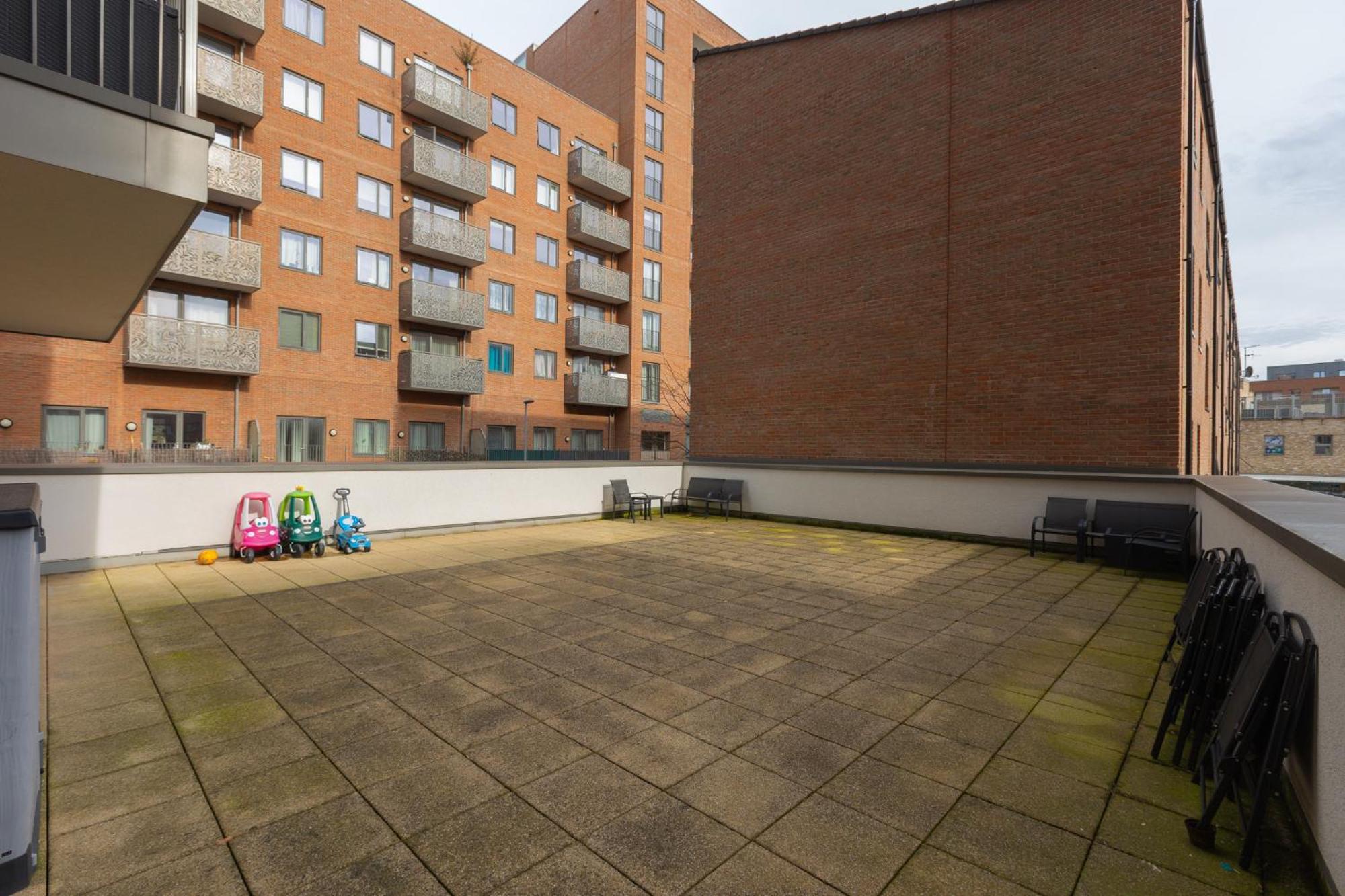 Modern 2br Wpatio & Free Parking, Canning Town Appartement Londres