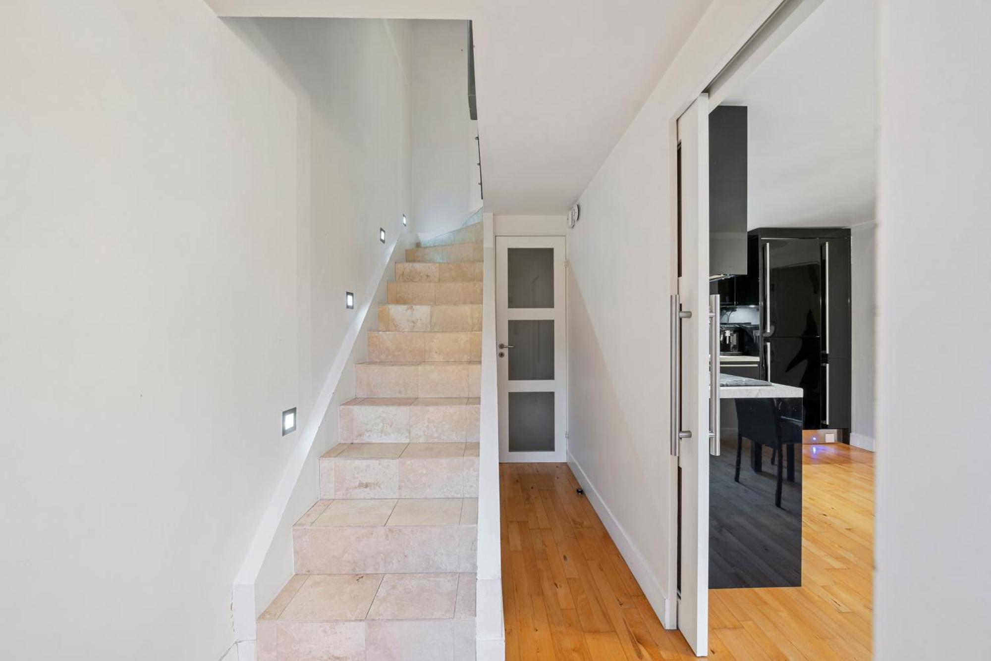 Apartment Glamorous 2br House, Outdoor Space & Free Parking *