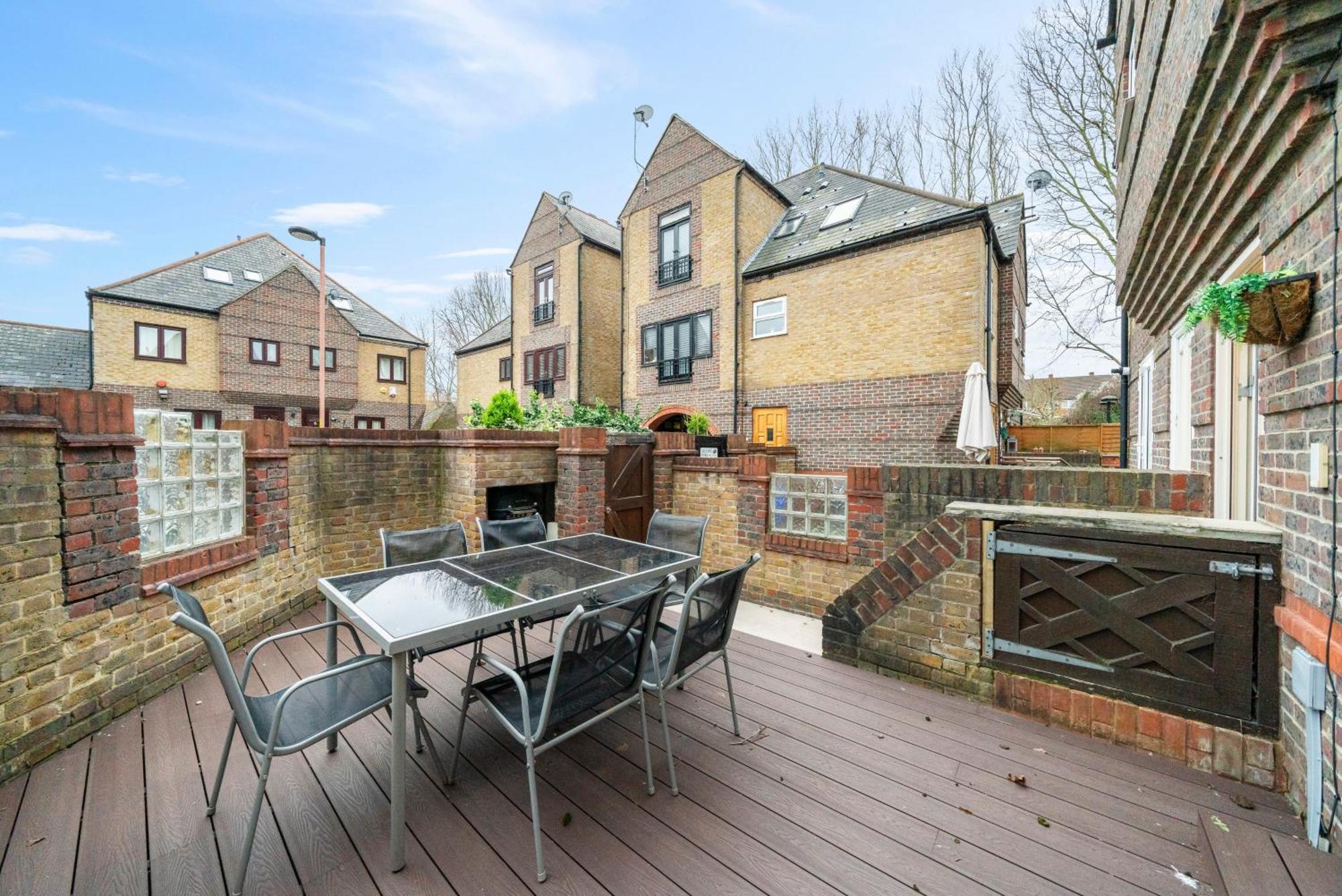 Glamorous 2br House, Outdoor Space & Free Parking