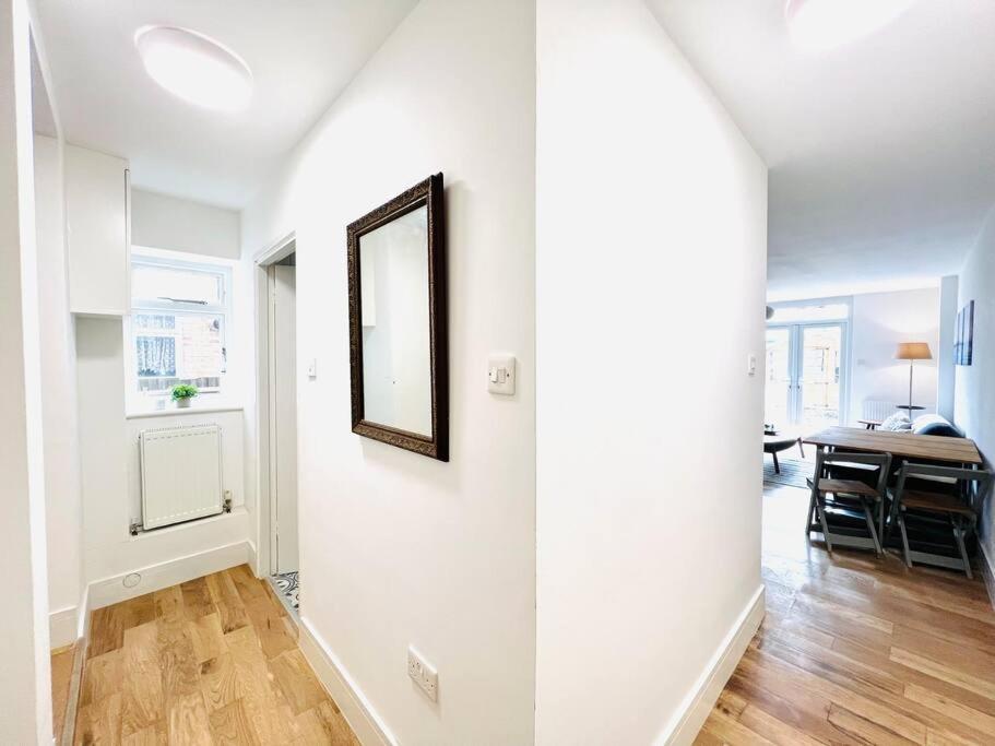 Stunning 2 Bedroom Flat & Garden, Londen
