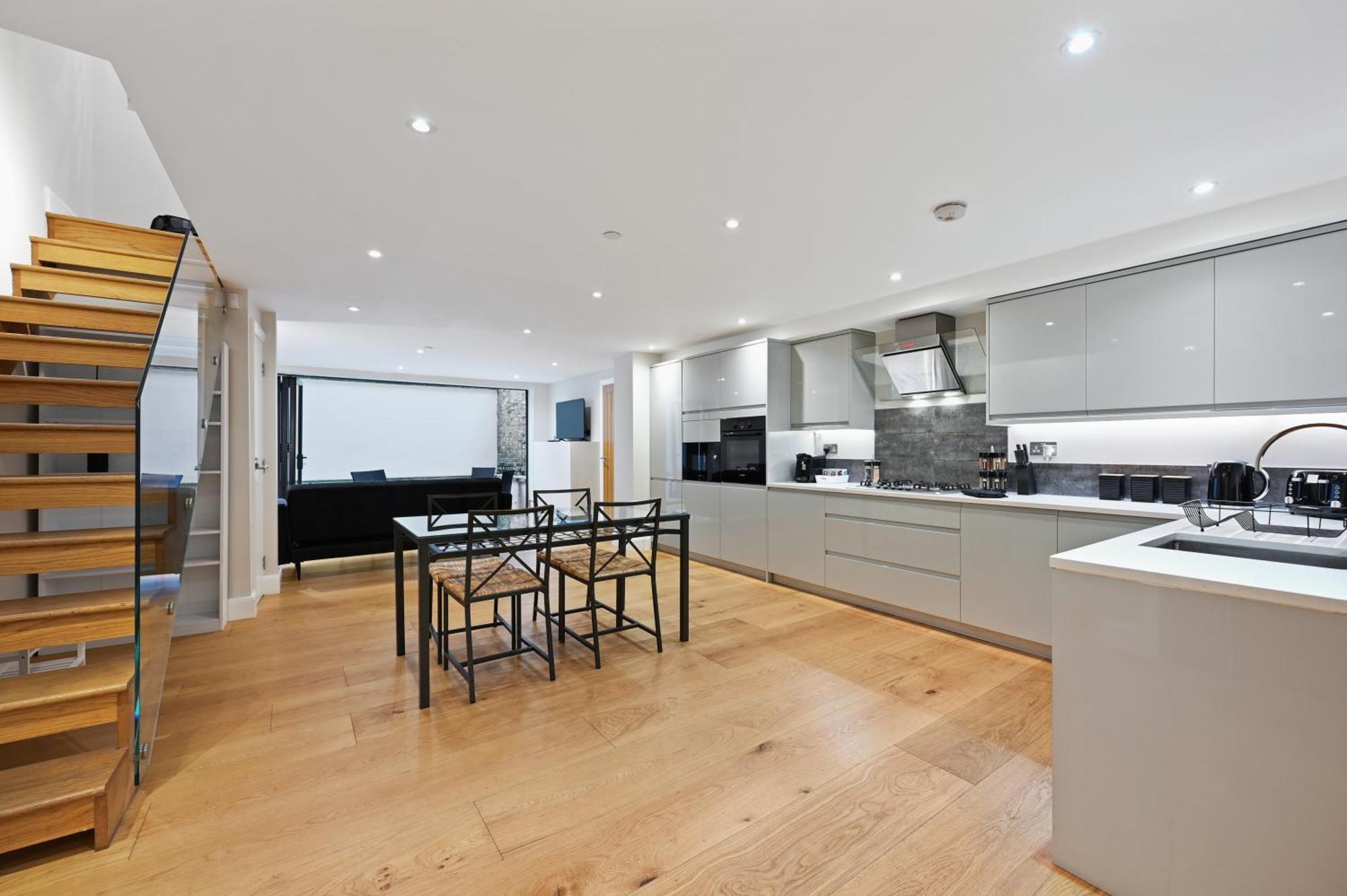 Apartment Stunning 2 Bed Basement Flat In Hammersmith *
