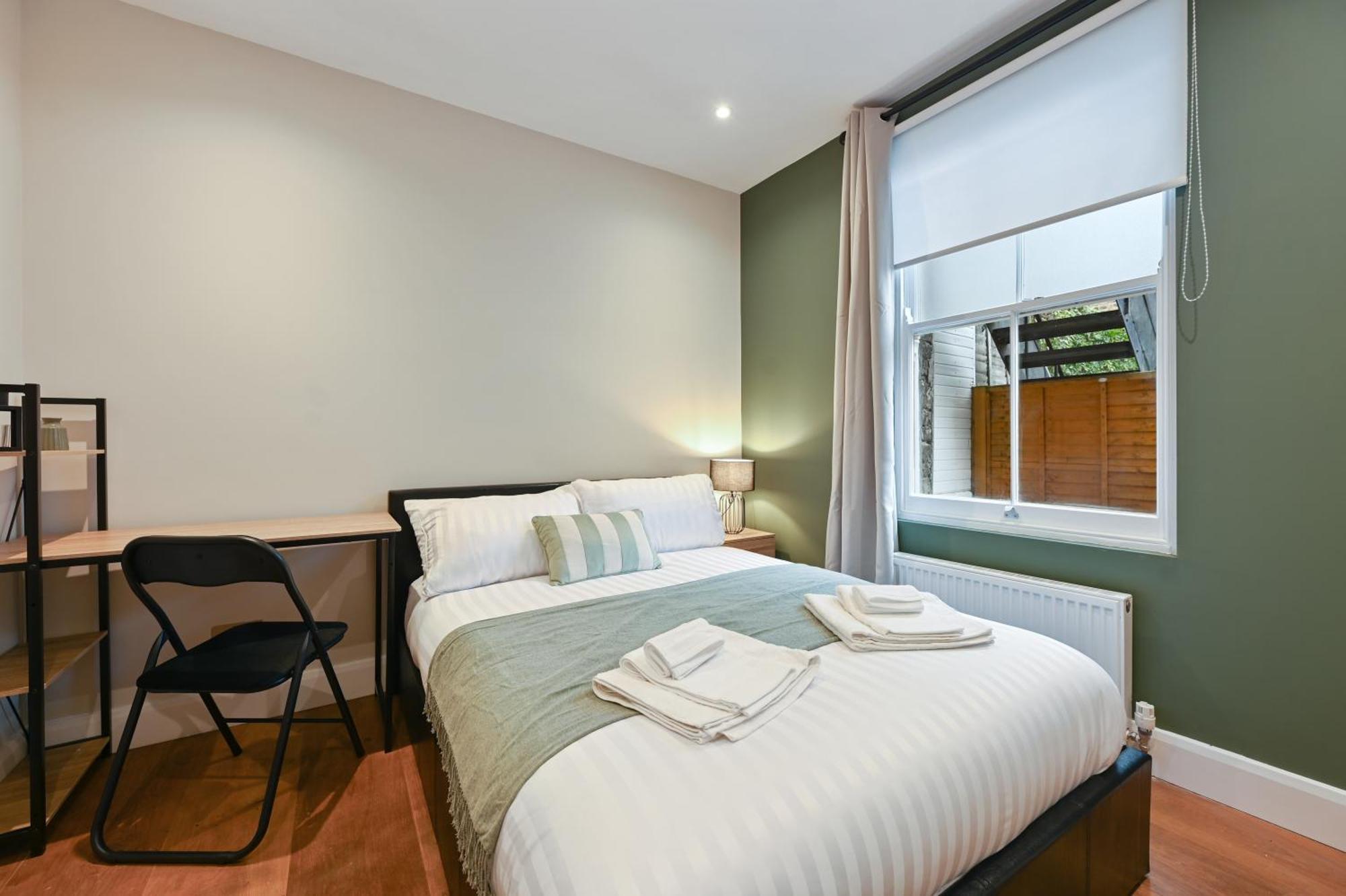Stunning 2 Bed Basement Flat In Hammersmith Apartment London