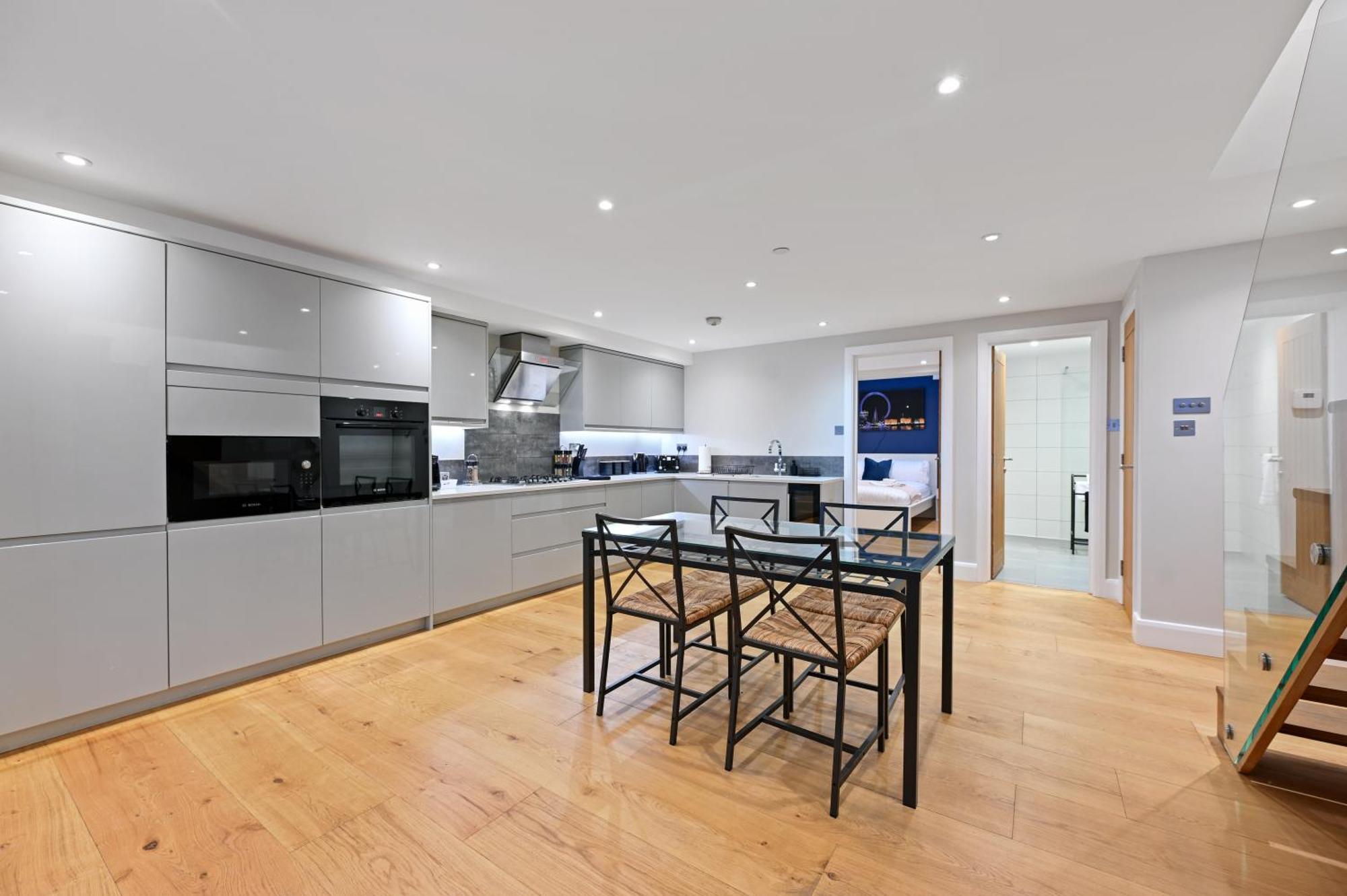 Stunning 2 Bed Basement Flat In Hammersmith *