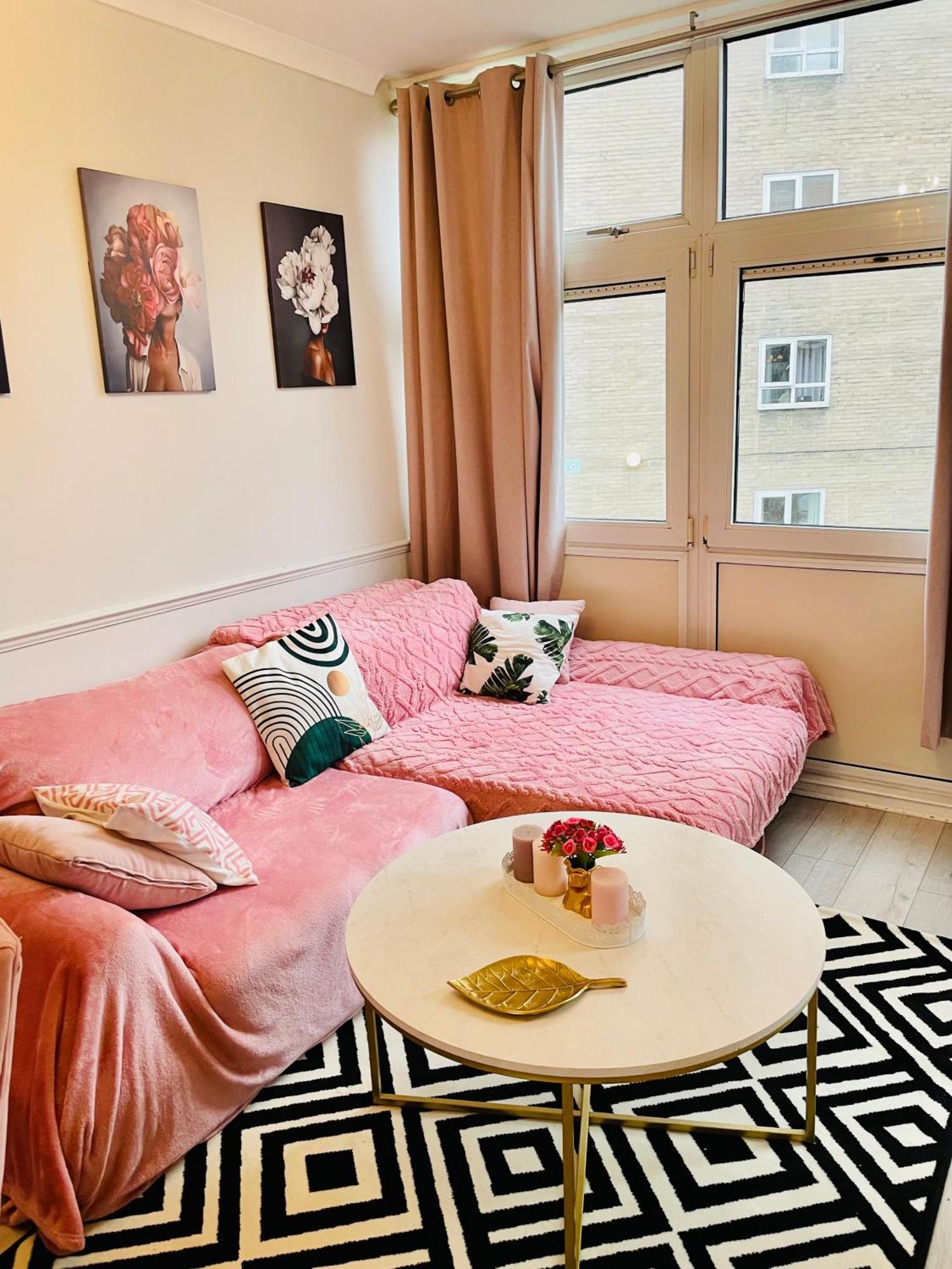 Stylish Pink Oasis In Wimbledon *