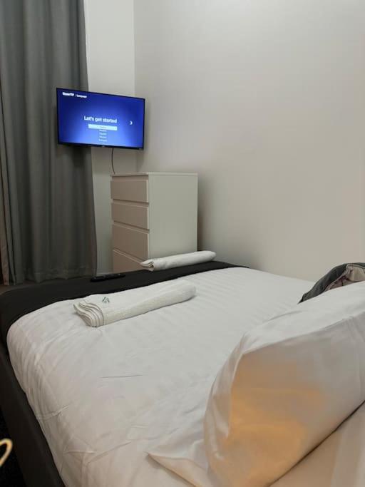 4 Bedroom Entire Flat, Kings Cross Road * Londres