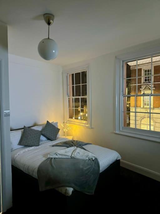 4 Bedroom Entire Flat, Kings Cross Road Londres
