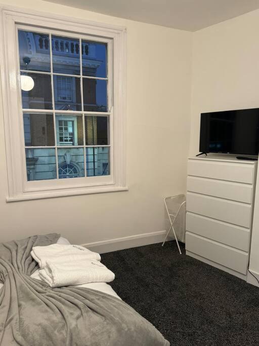 4 Bedroom Entire Flat, Kings Cross Road *