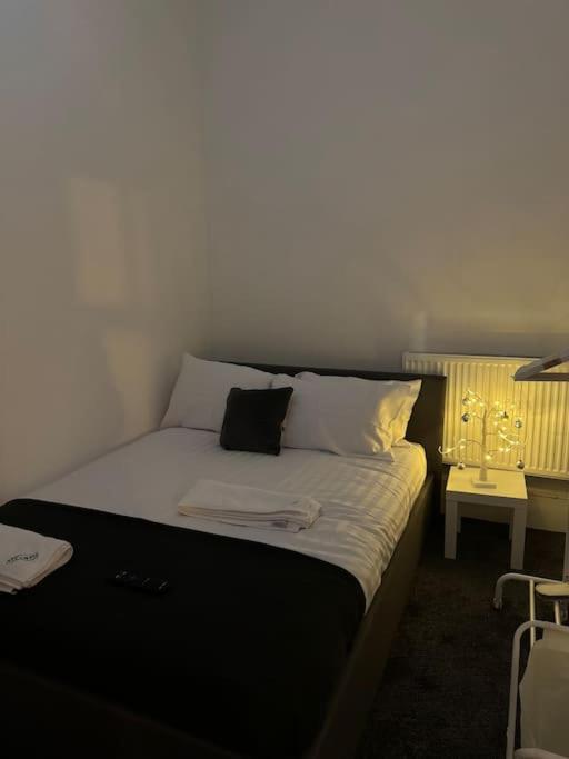 4 Bedroom Entire Flat, Kings Cross Road * Londres