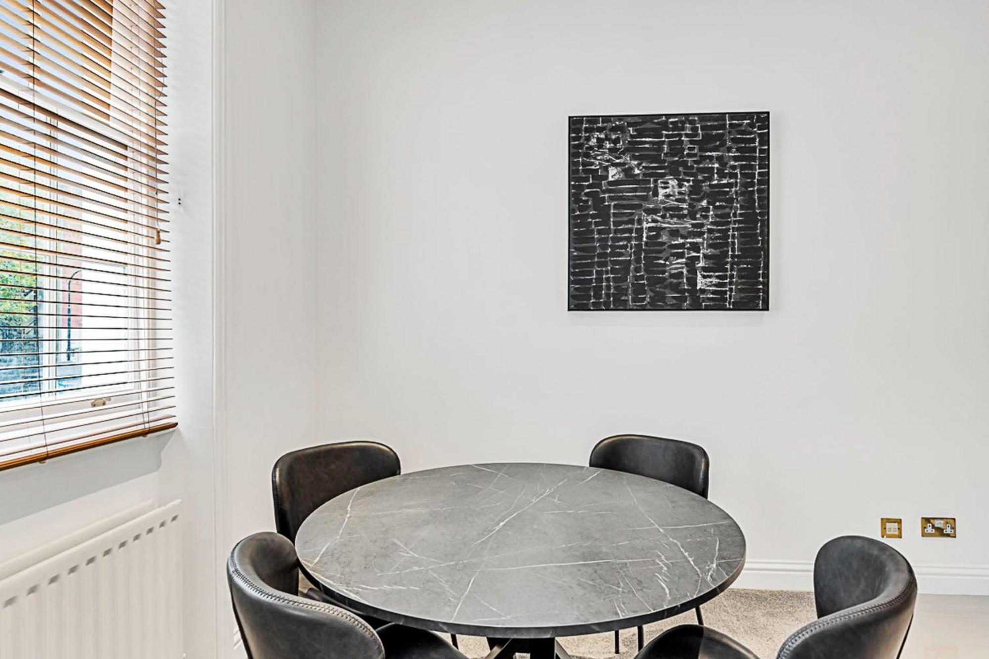 A One-bedroom Situated In Londres