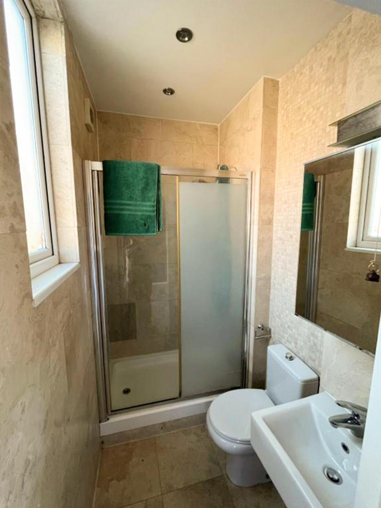 Two Bed Minutes From Hammersmith Apartamento