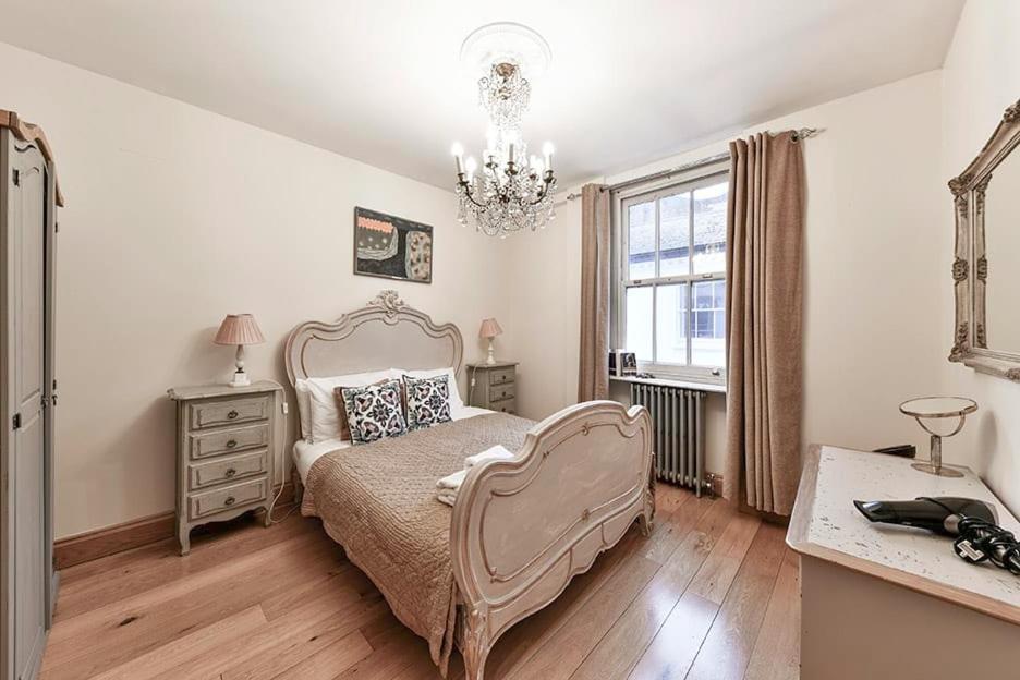 Knightsbridge 2br Mews House Londres