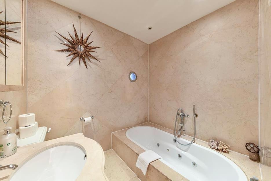 Hébergement de vacances Knightsbridge 2br Mews House