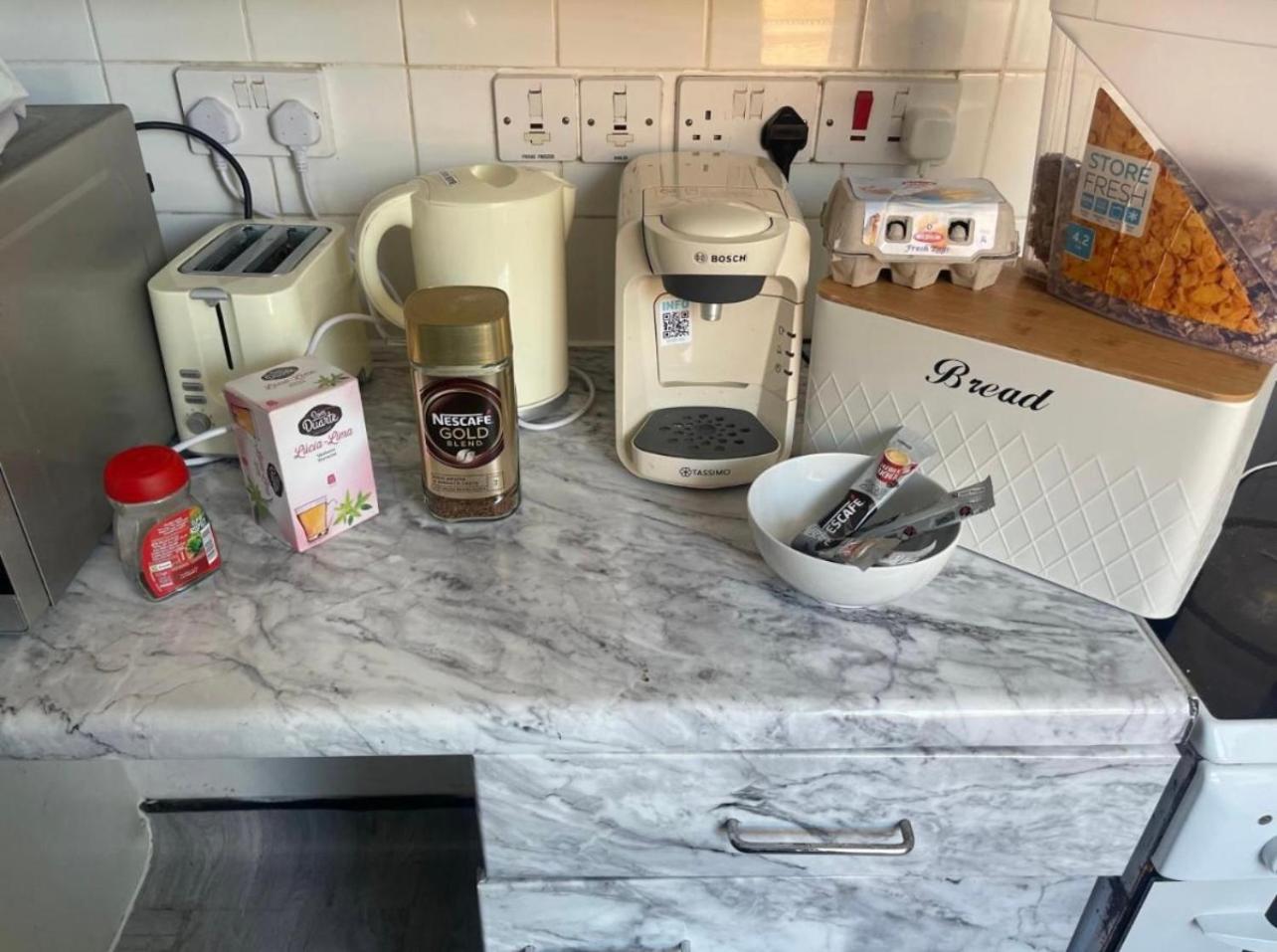 Charming 6-bed In Wembley Area * Londres