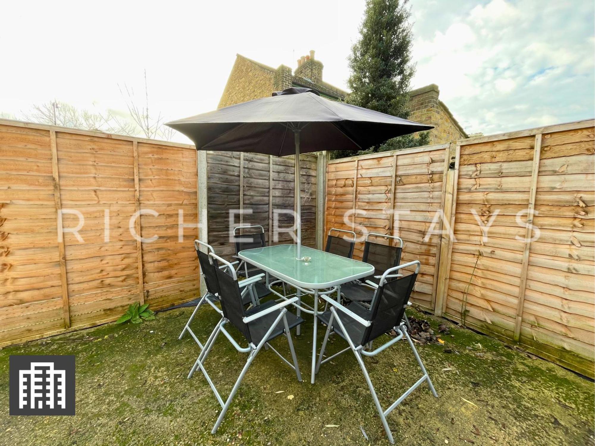 Large For Contractors & Families - Garden & Amenities Londres