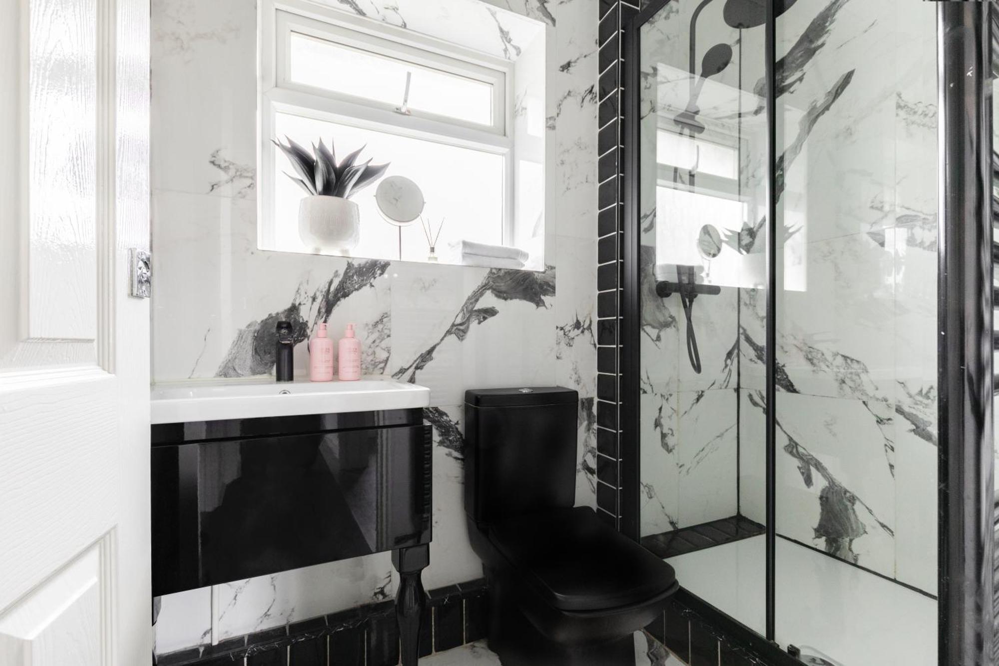 Stylish & Spacious 3bed In Putney