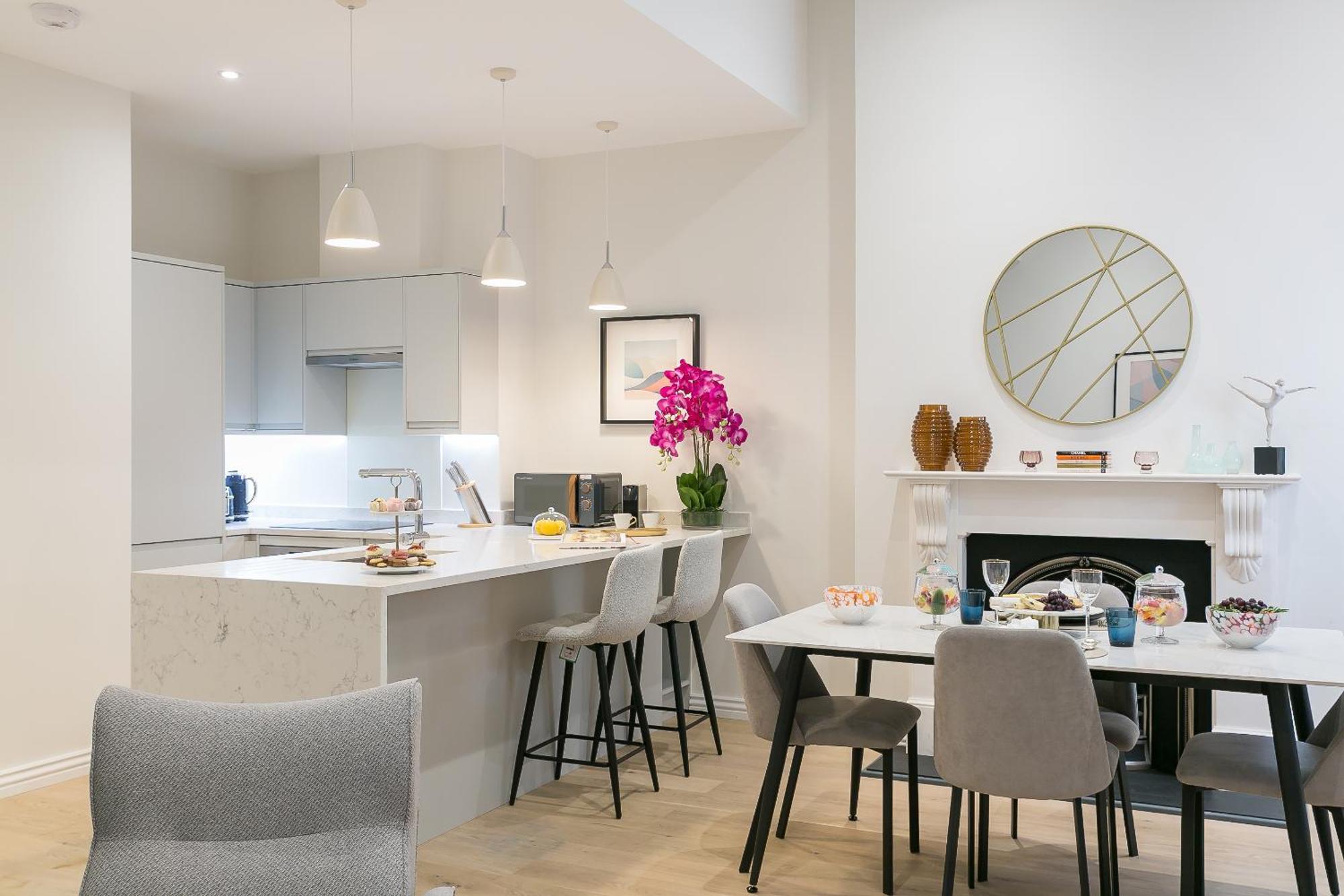 Urban Chic - Acre London