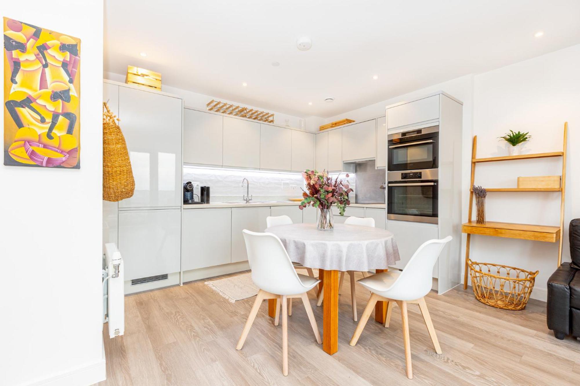 Modern New 2br Wviews & Balcony In Wandsworth Appartement Londres