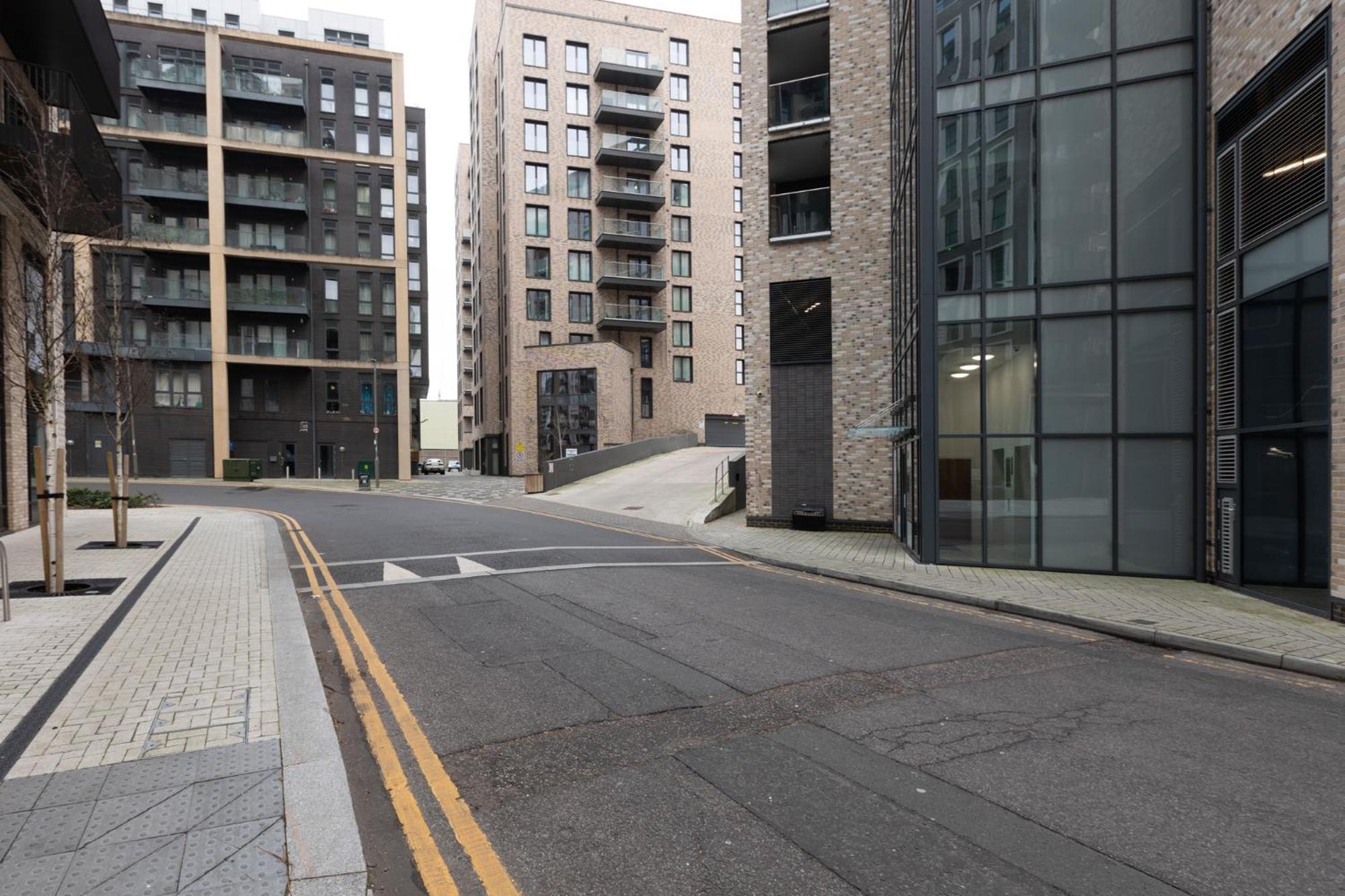 Modern New 2br Wviews & Balcony In Wandsworth Londres