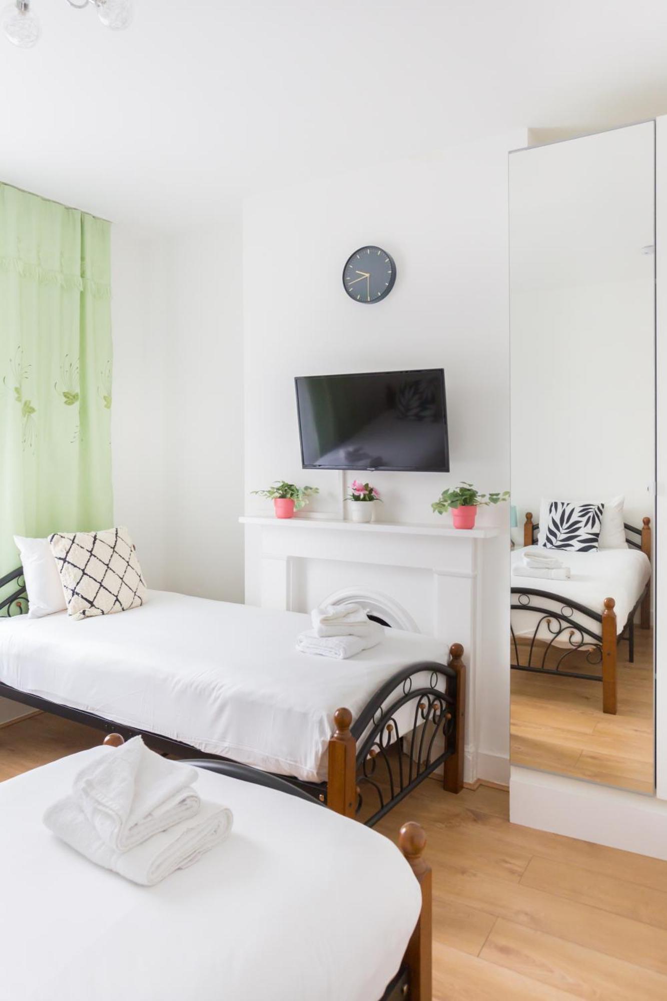 Wood Budget - Next To Mall & Metro Station - 10 Min To Center Casa de férias *