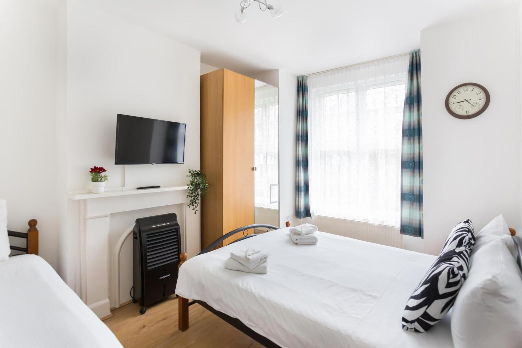 Casa de férias Wood Budget - Next To Mall & Metro Station - 10 Min To Center *