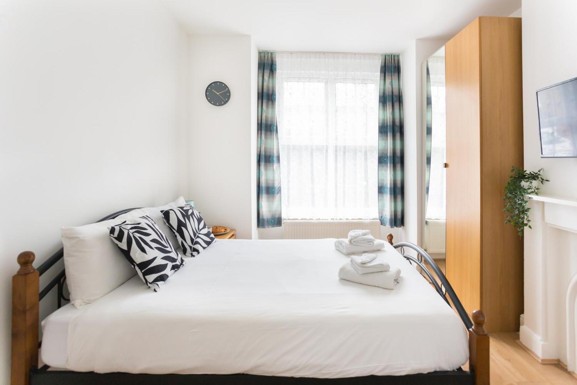 Casa de férias Wood Budget - Next To Mall & Metro Station - 10 Min To Center *