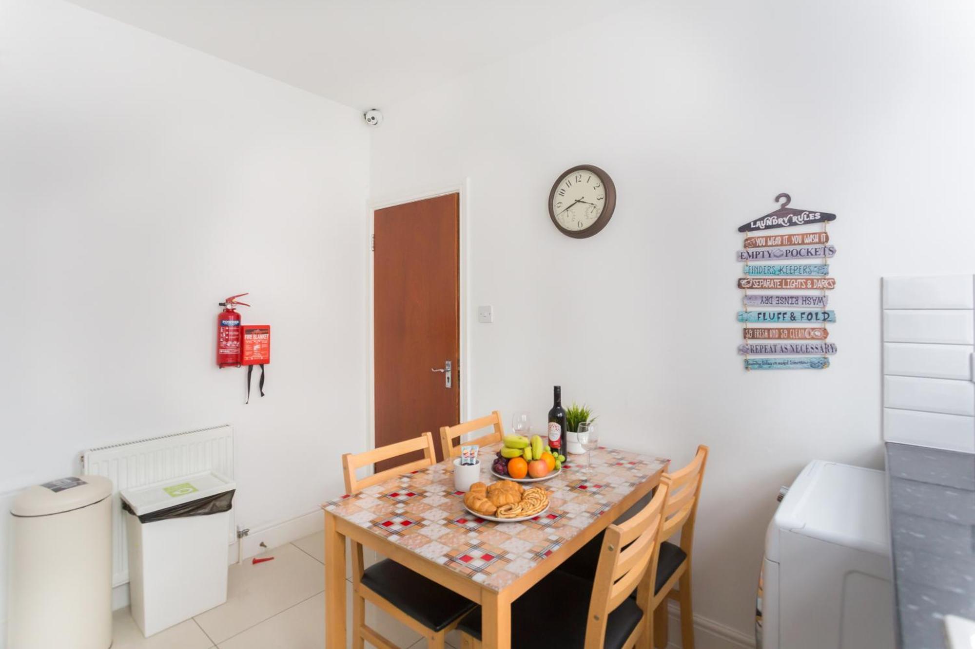 Casa de férias Wood Budget - Next To Mall & Metro Station - 10 Min To Center *
