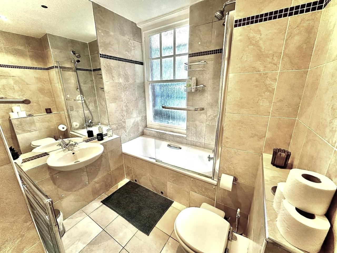 Apartamento Alluring 2-bed, 2-bath Flat On High Street Kensington, Near Kensington Palace Londres