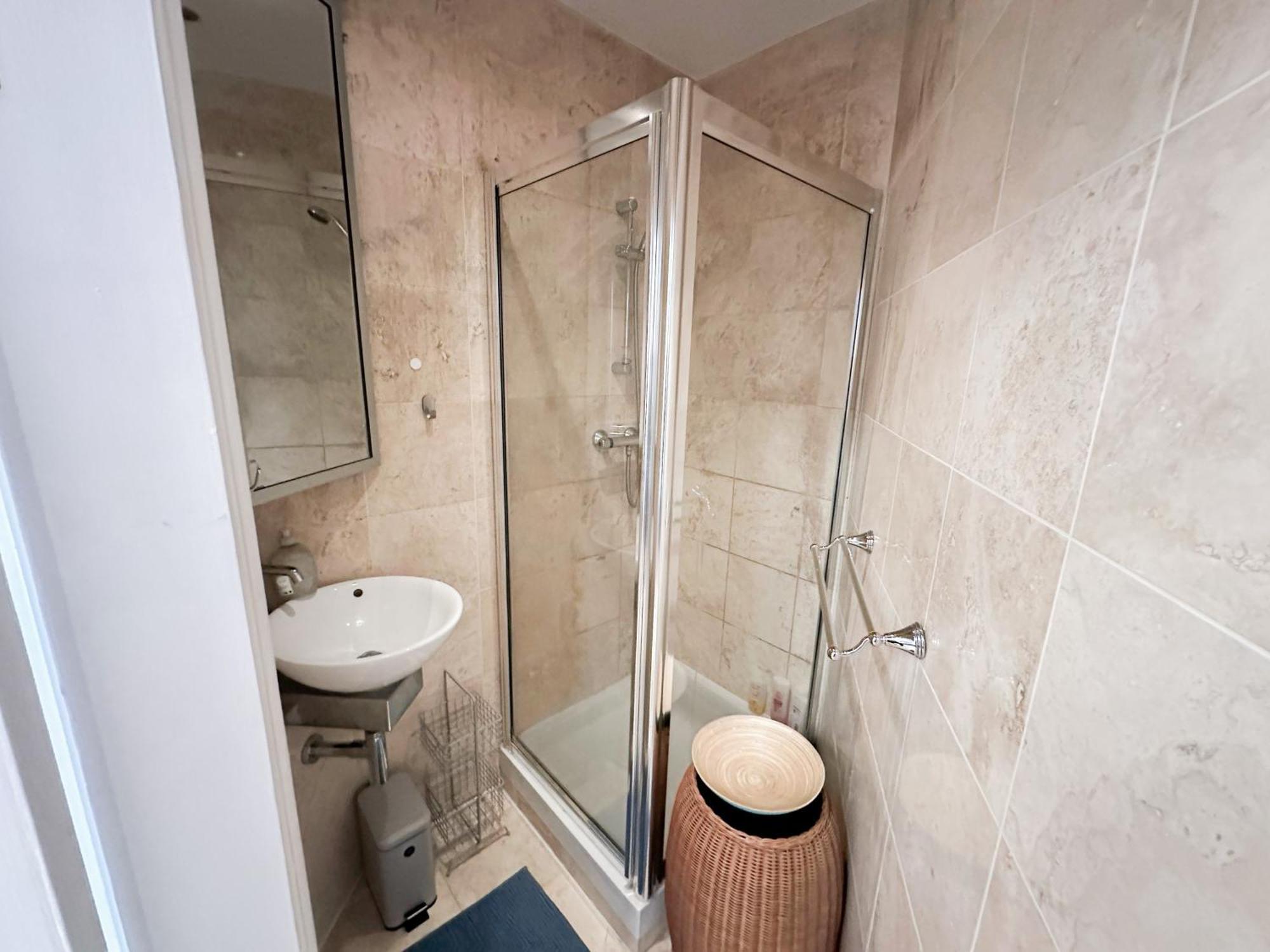Apartamento Alluring 2-bed, 2-bath Flat On High Street Kensington, Near Kensington Palace