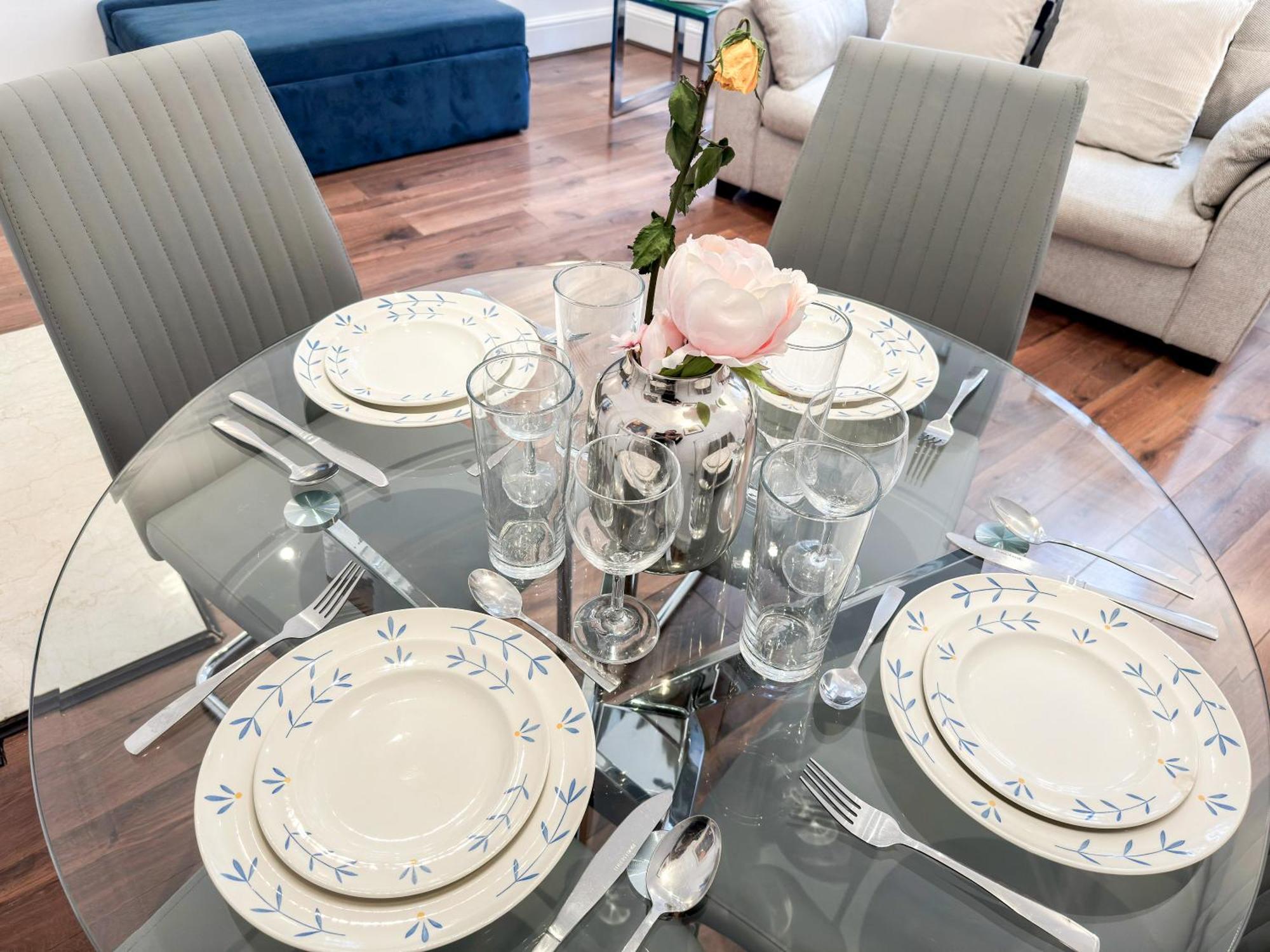 Alluring 2-bed, 2-bath Flat On High Street Kensington, Near Kensington Palace Apartamento *