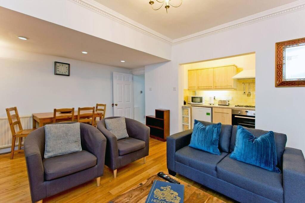 2 Bedroom Central Victoria Appartement *