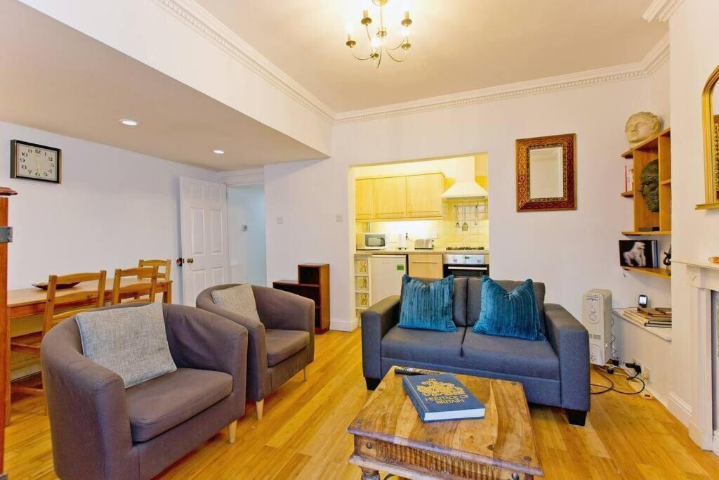 2 Bedroom Central Victoria Appartement