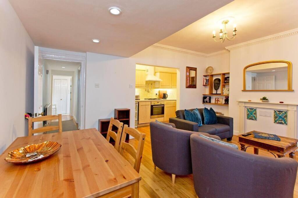 2 Bedroom Central Victoria Appartement